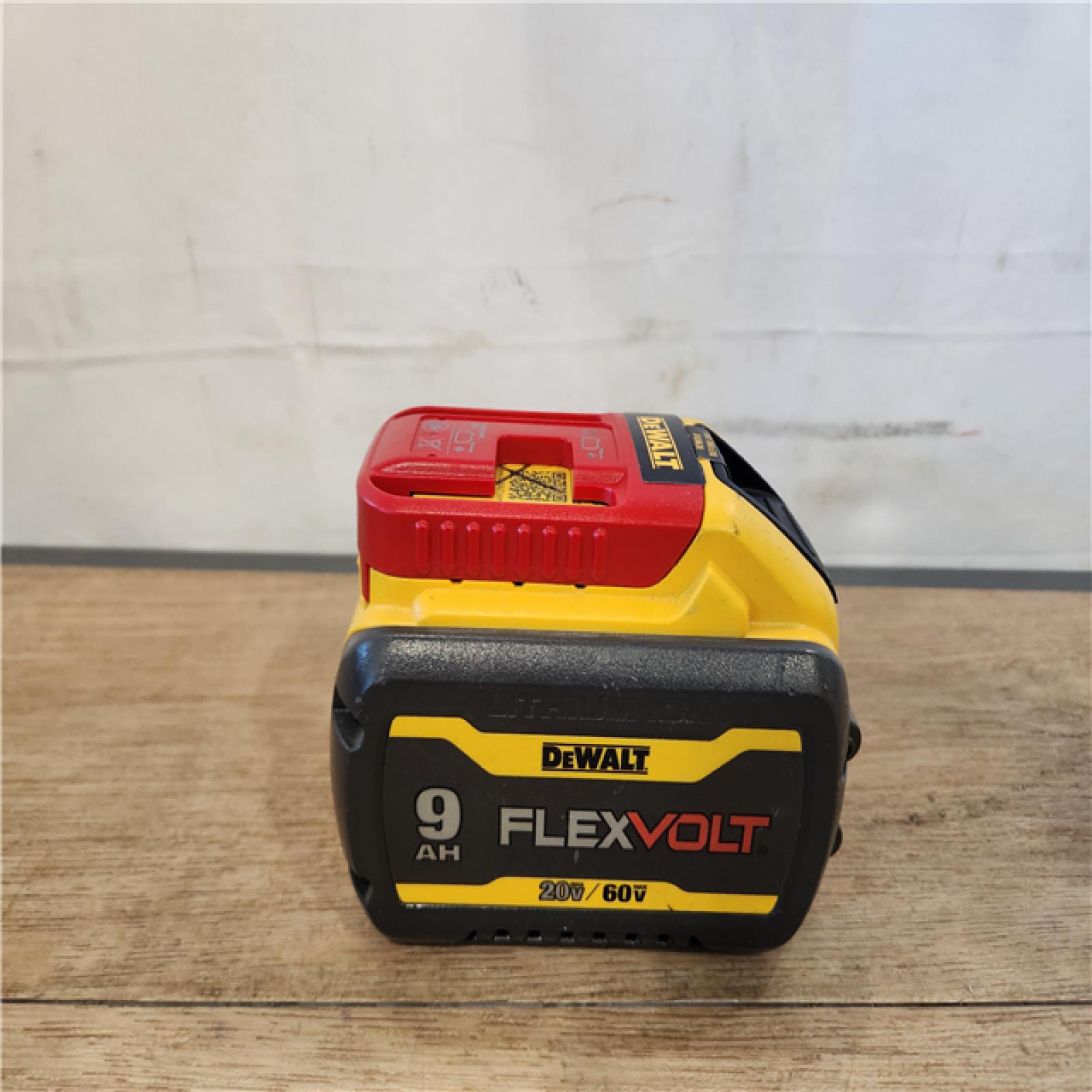 AS-IS- DEWALT 20V/60V MAX FLEXVOLT Lithium-Ion 9.0Ah Battery and Charger Starter Kit