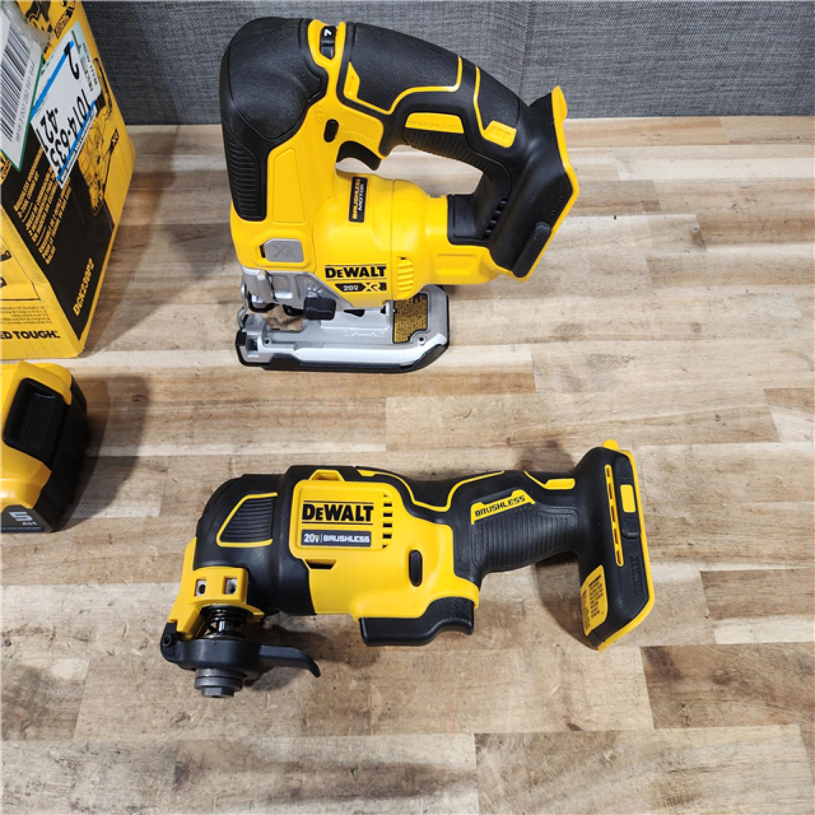 HOUSTON LOCATION - AS-IS (APPEARS LIKE NEW) DEWALT 20V Lithium-Ion 2-Tool Cordless Combo Kit