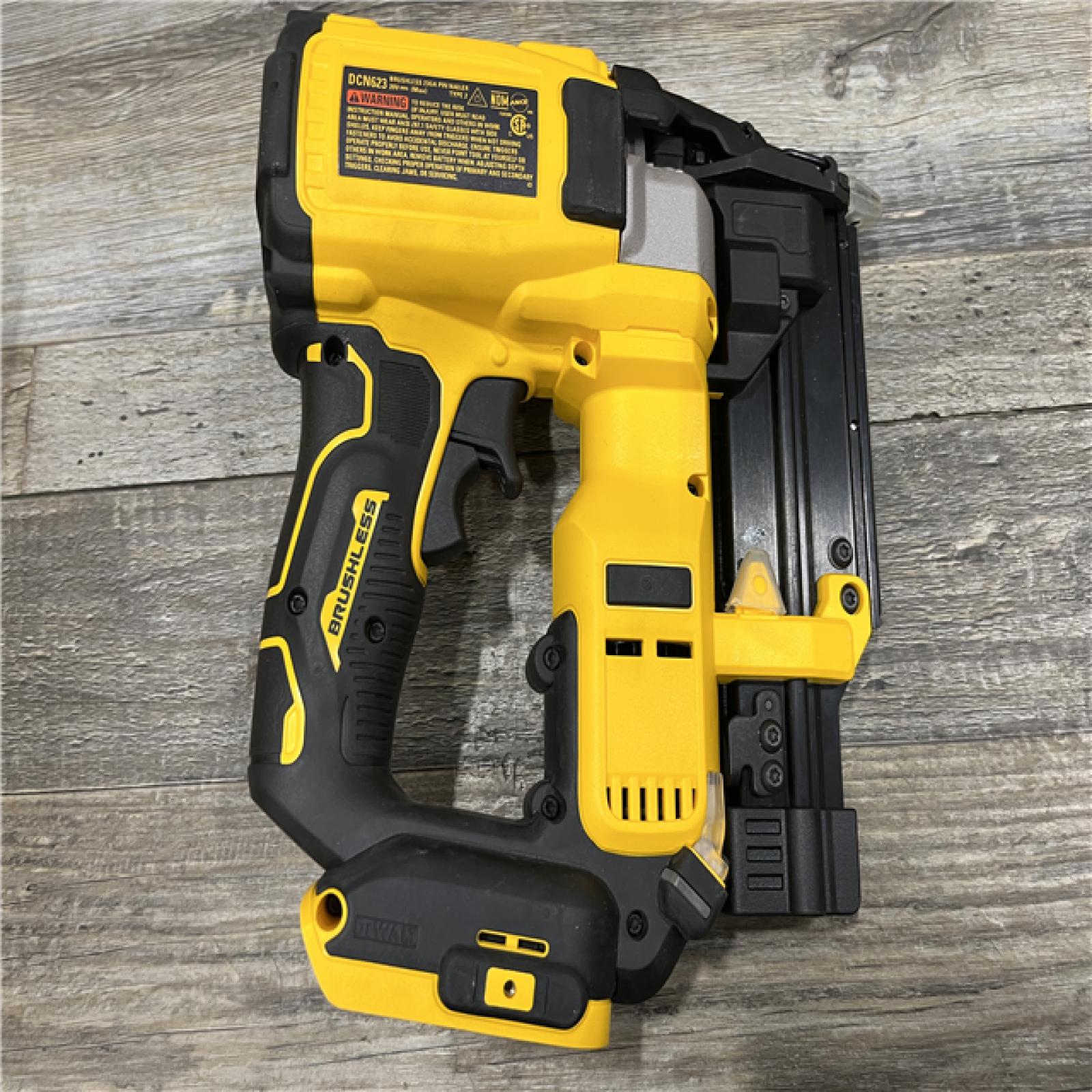 AS-IS DEWALT ATOMIC 20V MAX Lithium Ion Cordless 23 Gauge Pin Nailer Kit