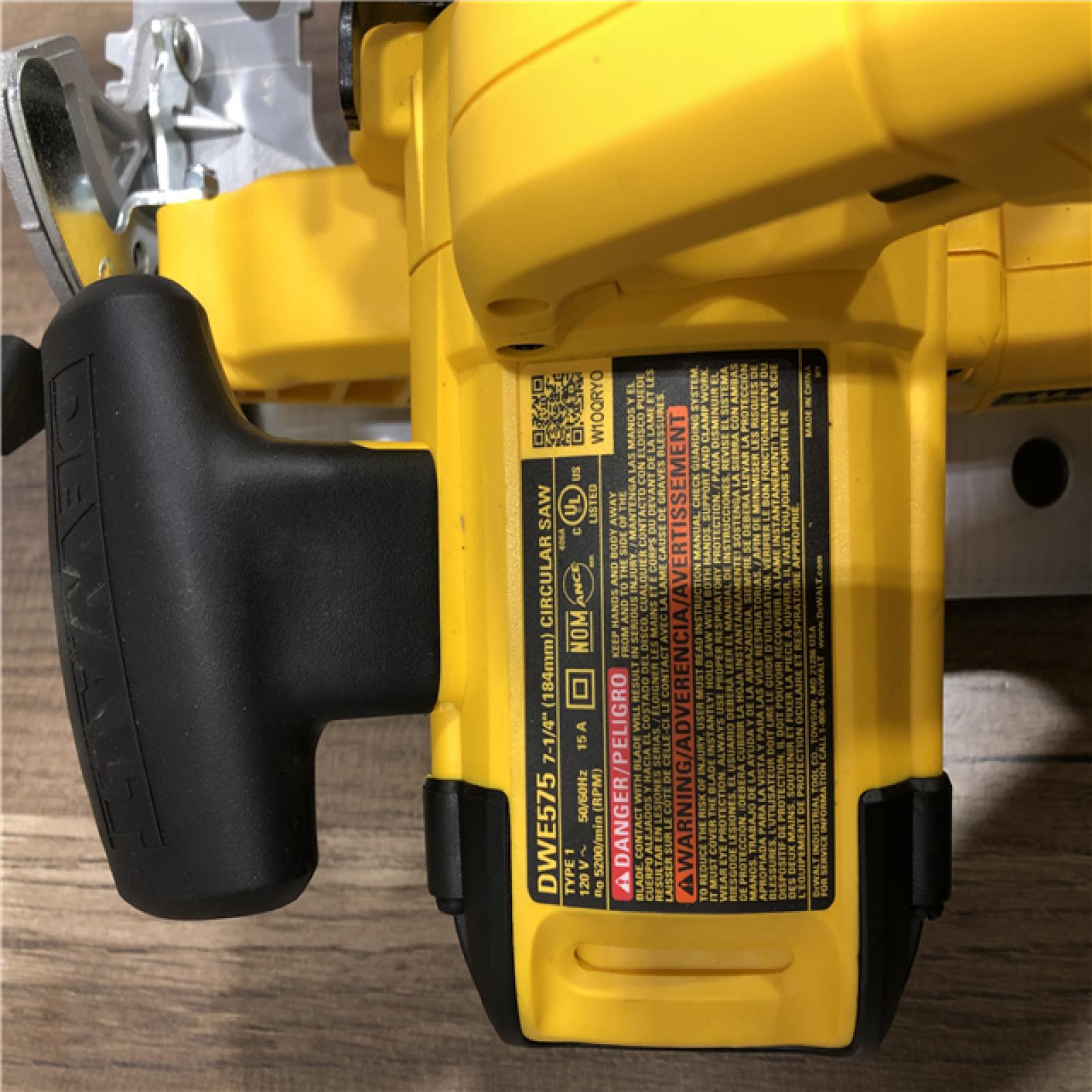 AS-IS DEWALT 15 Amp Corded 7-1/4 in. Lightweight Circular Saw
