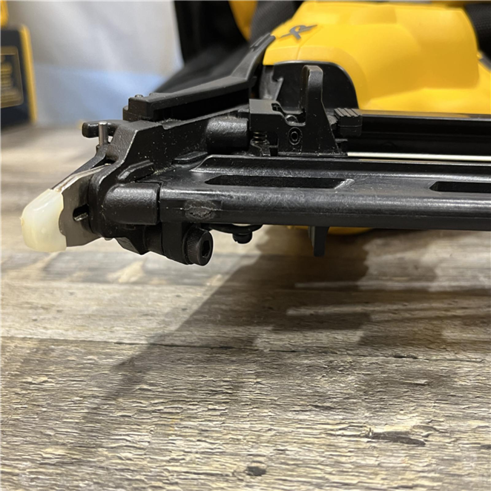 AS-IS DEWALT 20V MAX XR Lithium-Ion Cordless 2-1/2 in. 15-Gauge Finish Nailer Kit