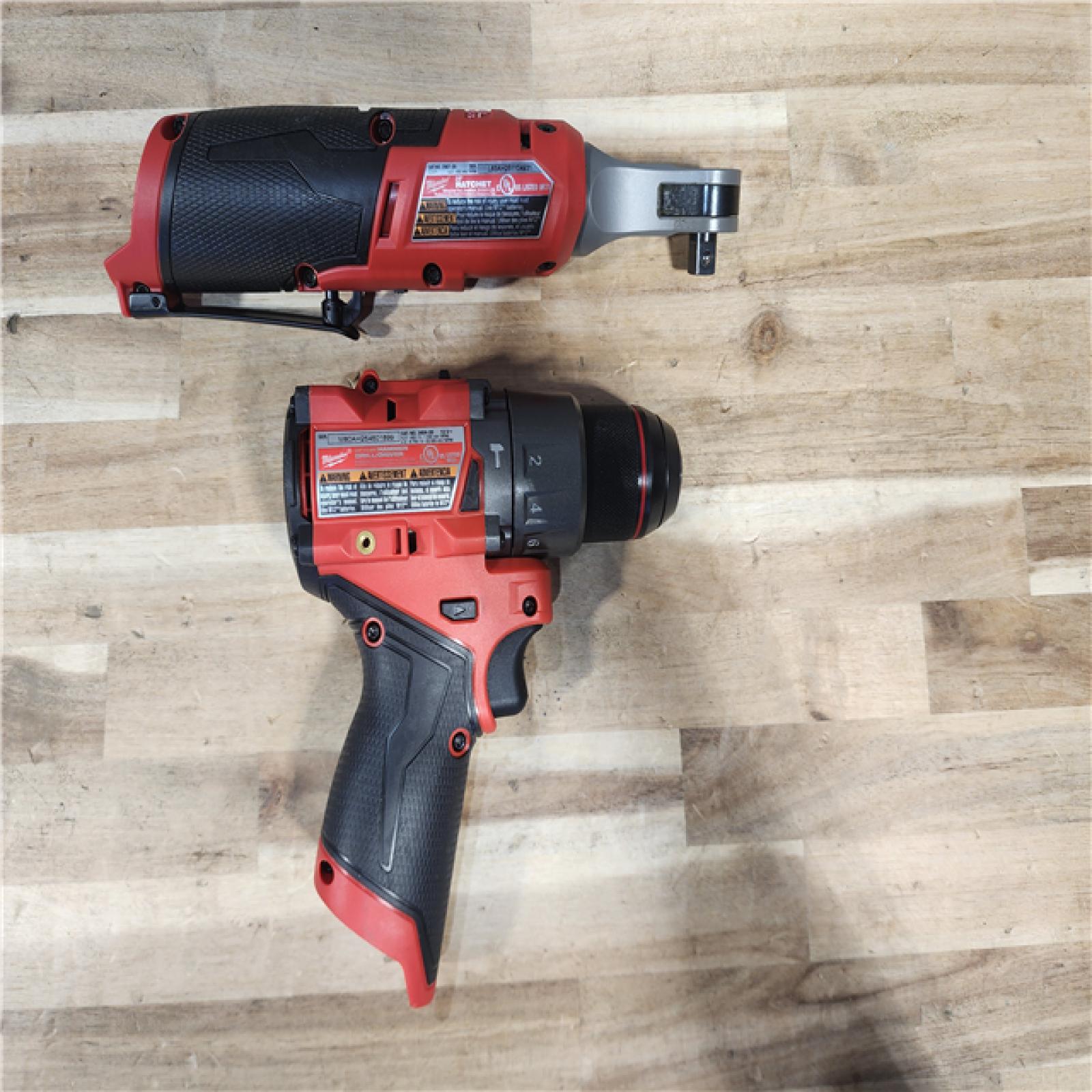HOUSTON LOCATION - AS-IS MILWAUKEE 2 TOOL COMBO KIT W/ (2) BATTERY & CHARGER