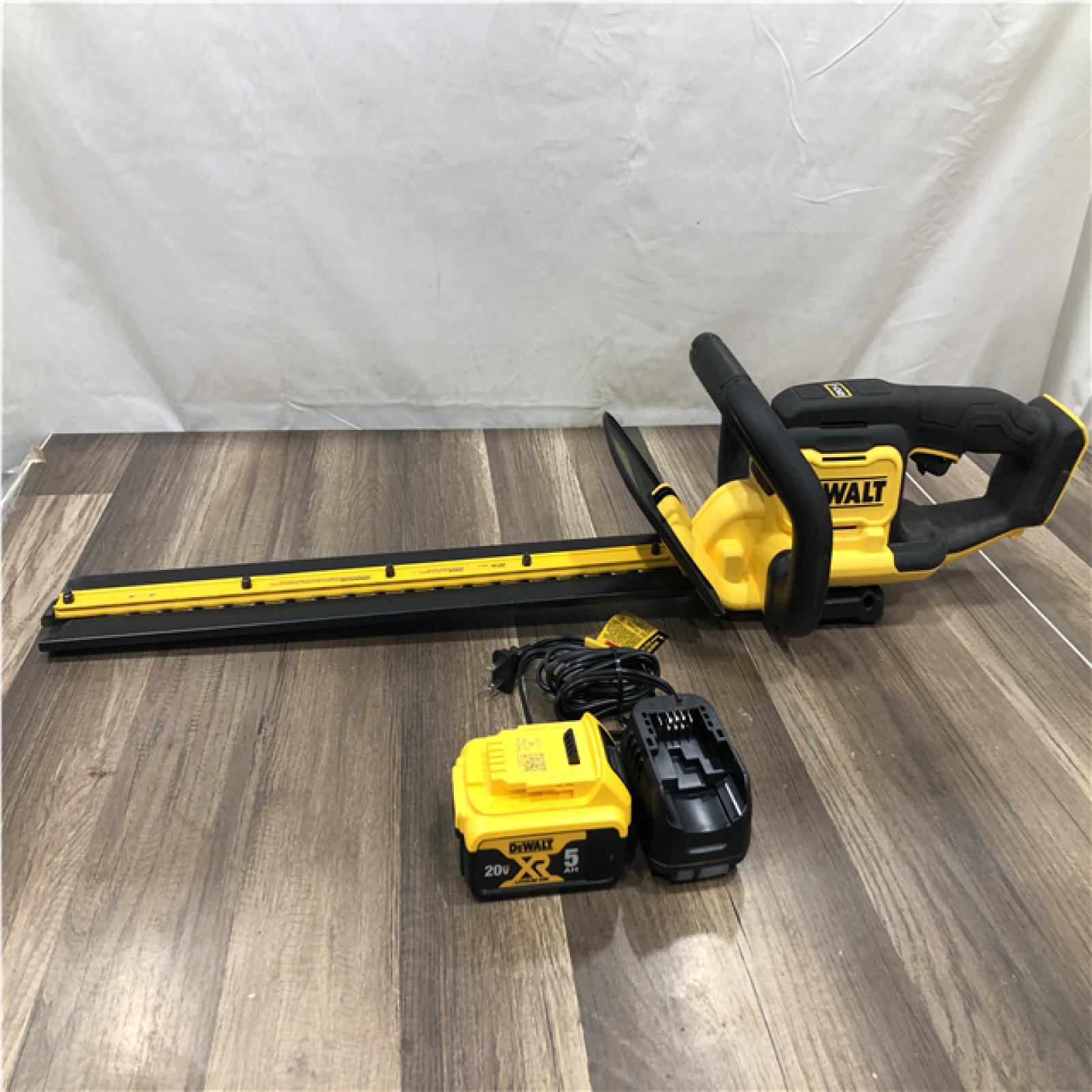 AS-IS DeWalt DCHT821P1 22 in. 20 V Battery Hedge Trimmer Kit (Battery & Charger)