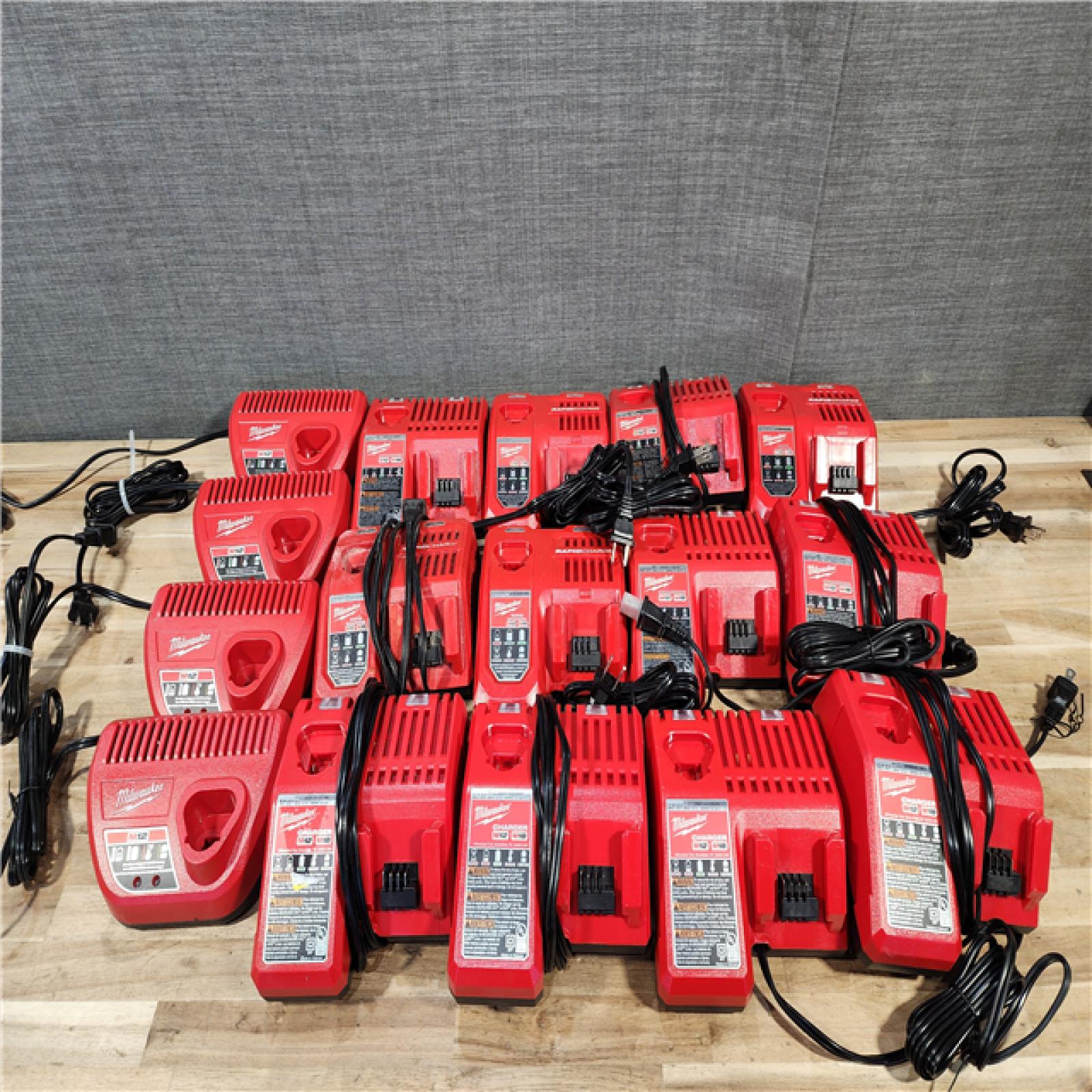 HOUSTON LOCATION - AS-IS MILWAUKEE BATTERY CHARGER PACK QTY - 16