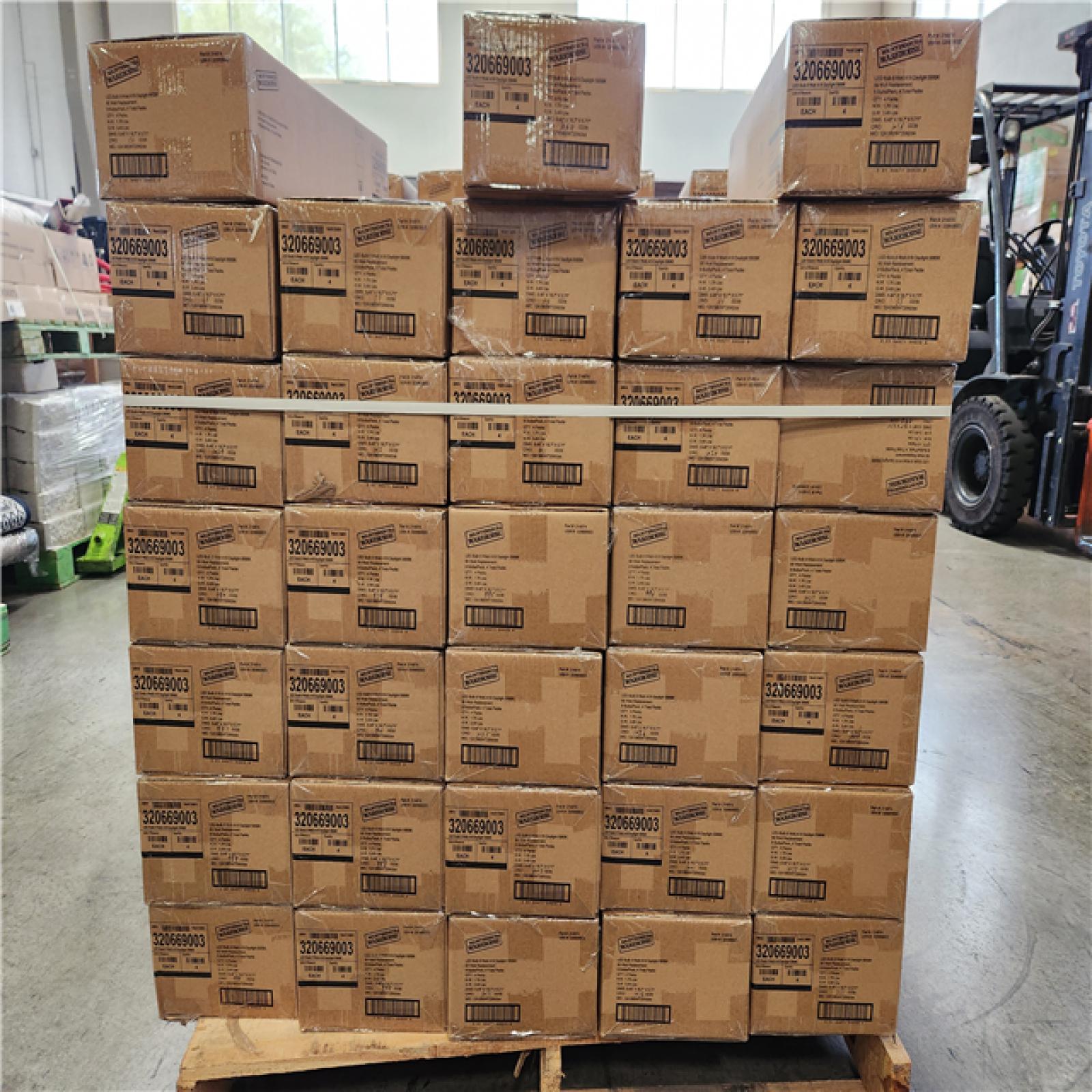 Phoenix Location NEW LED Bulb A19 5000K, 60 Watt Replacement 120V 840 Lumens 8 Bulbs/Pack (79 Packs)
