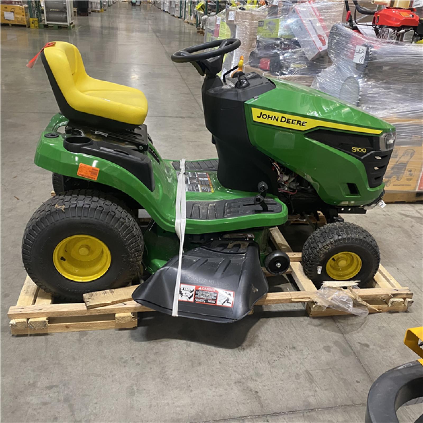 Dallas Location - As-Is John Deere S100 42-in Gas Lawn tractor