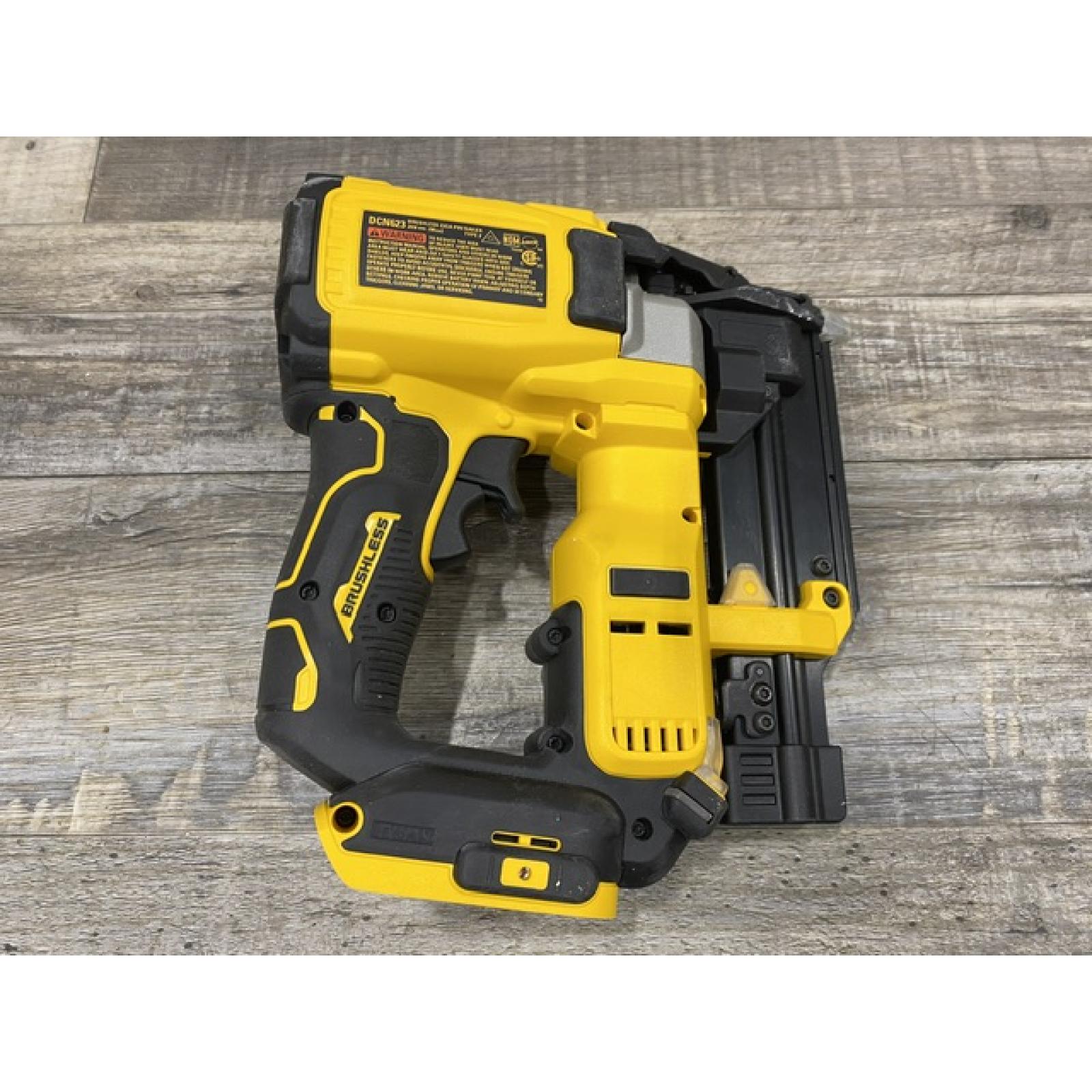 AS-IS DEWALT ATOMIC 20V MAX Lithium Ion Cordless 23 Gauge Pin Nailer Kit