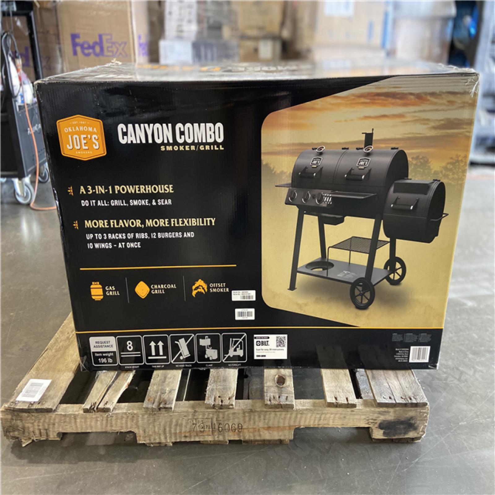 DALLAS LOCATION - OKLAHOMA JOE'S 3-Burner Canyon Combo Charcoal and Gas Smoker and Grill in Black