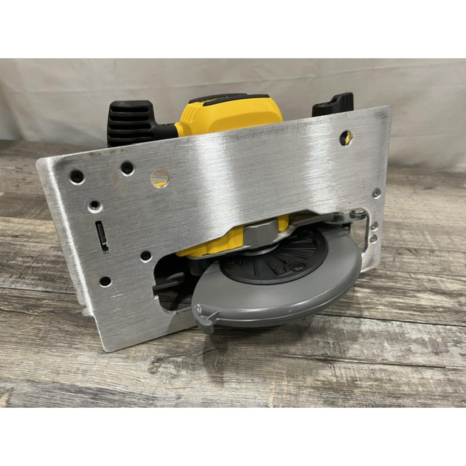AS-IS DEWALT 20-Volt MAX 7-1/4 in. Cordless Circular Saw (Tool Only)