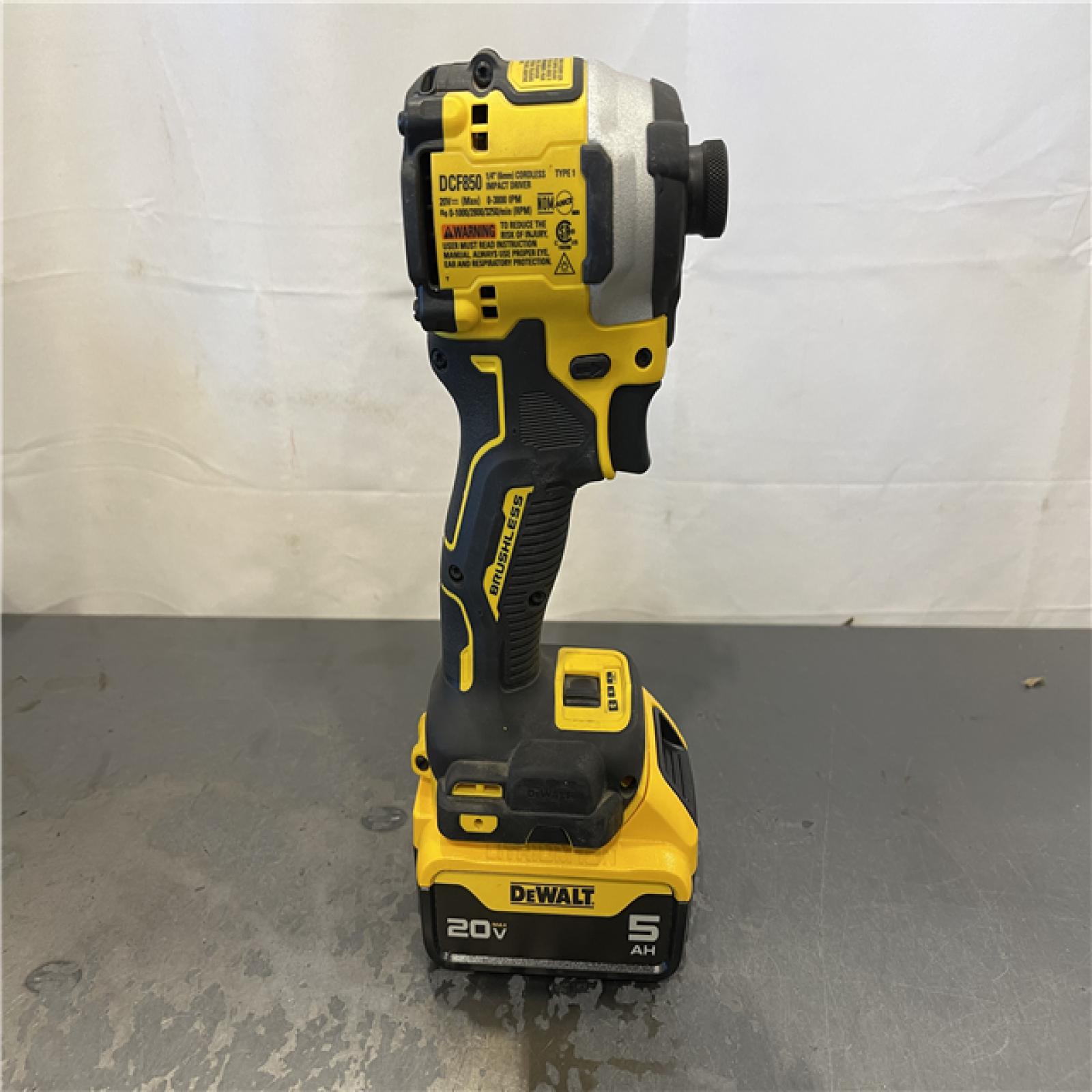 AS-IS - DeWalt 20V MAX ATOMIC 1/4 in. Cordless Brushless 3-Speed Impact Driver Kit