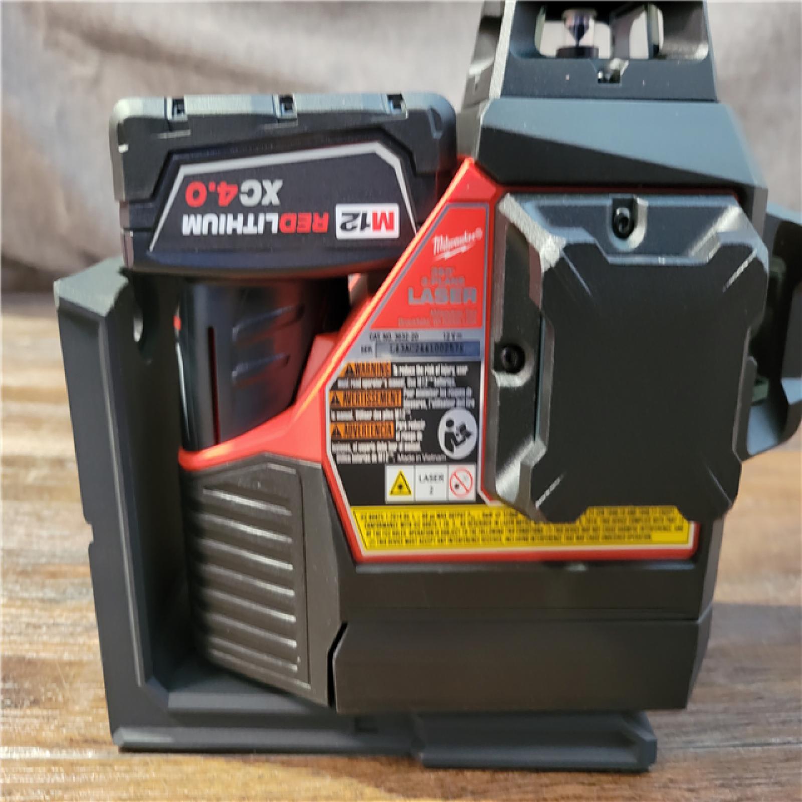 CALIFORNIA NEW MILWAUKEE M12 GREEN LASER KIT 360° 3-PLANE(BATTERY AND CHARGER INCLUDED)