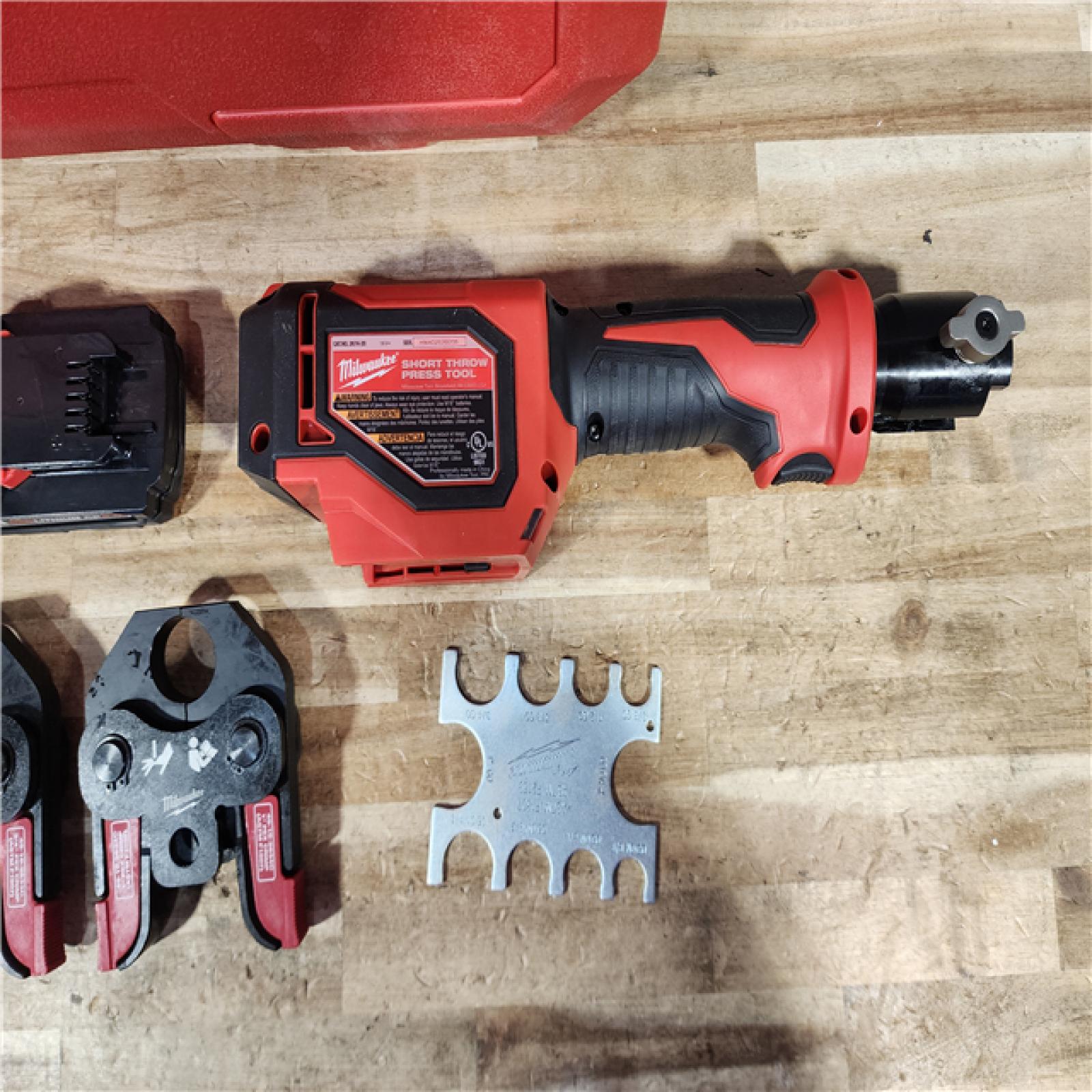 HOUSTON LOCATION - AS - IS Milwaukee 18V Lithium-Ion Cordless Short Throw Press Tool with 3 PEX Crimp Jaws Kit