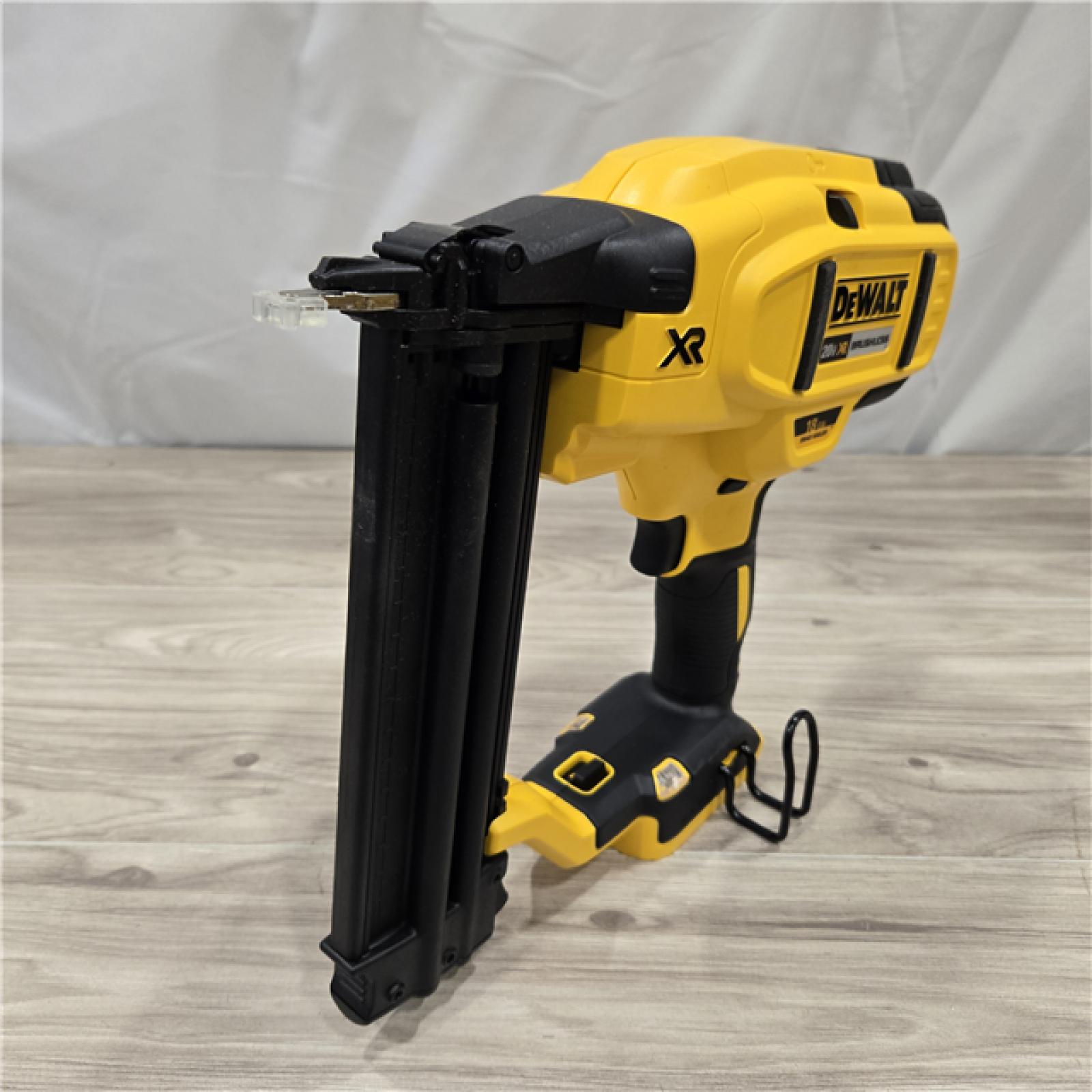 AS-IS DEWALT 20V MAX XR 18 Gauge Brad Nailer Kit