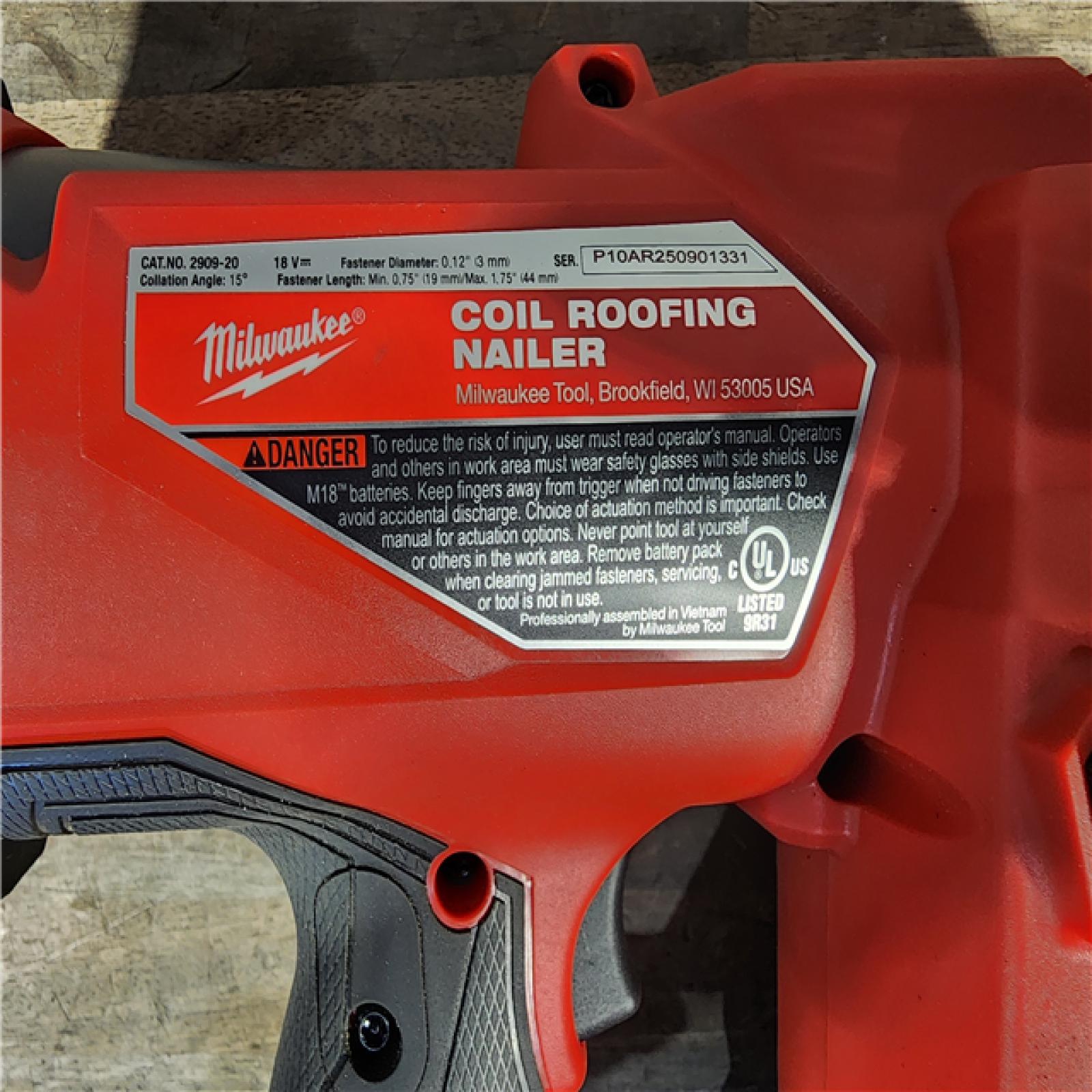 HOUSTON LOCATION - AS-IS Milwaukee M18 FUEL 18-Volt Lithium-Ion Brushless Cordless Coil Roofing Nailer (Tool Only)