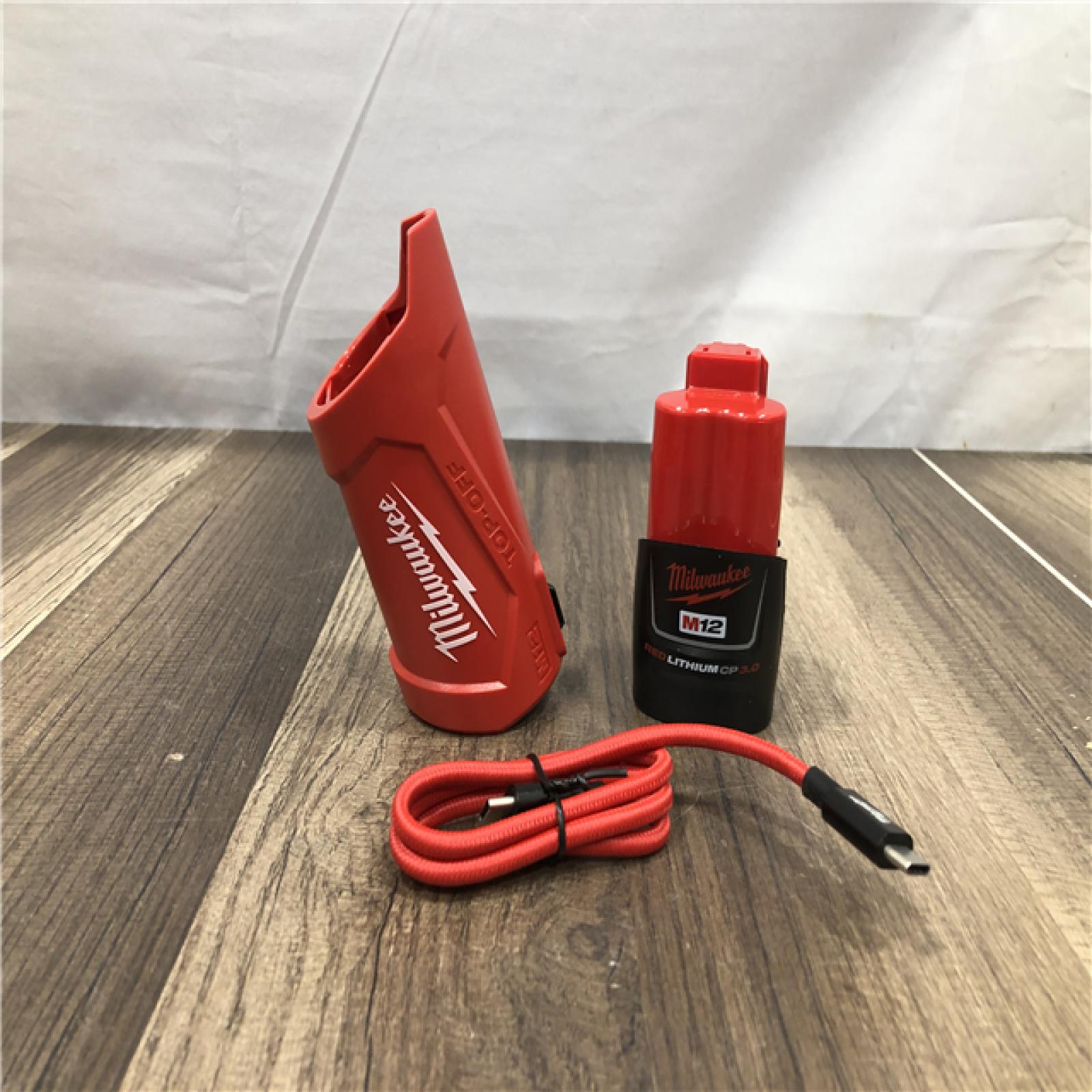 AS-IS Milwaukee Men's Medium 12V Lithium-Ion Cordless QUIETSHELL Camo Heated Jacket with