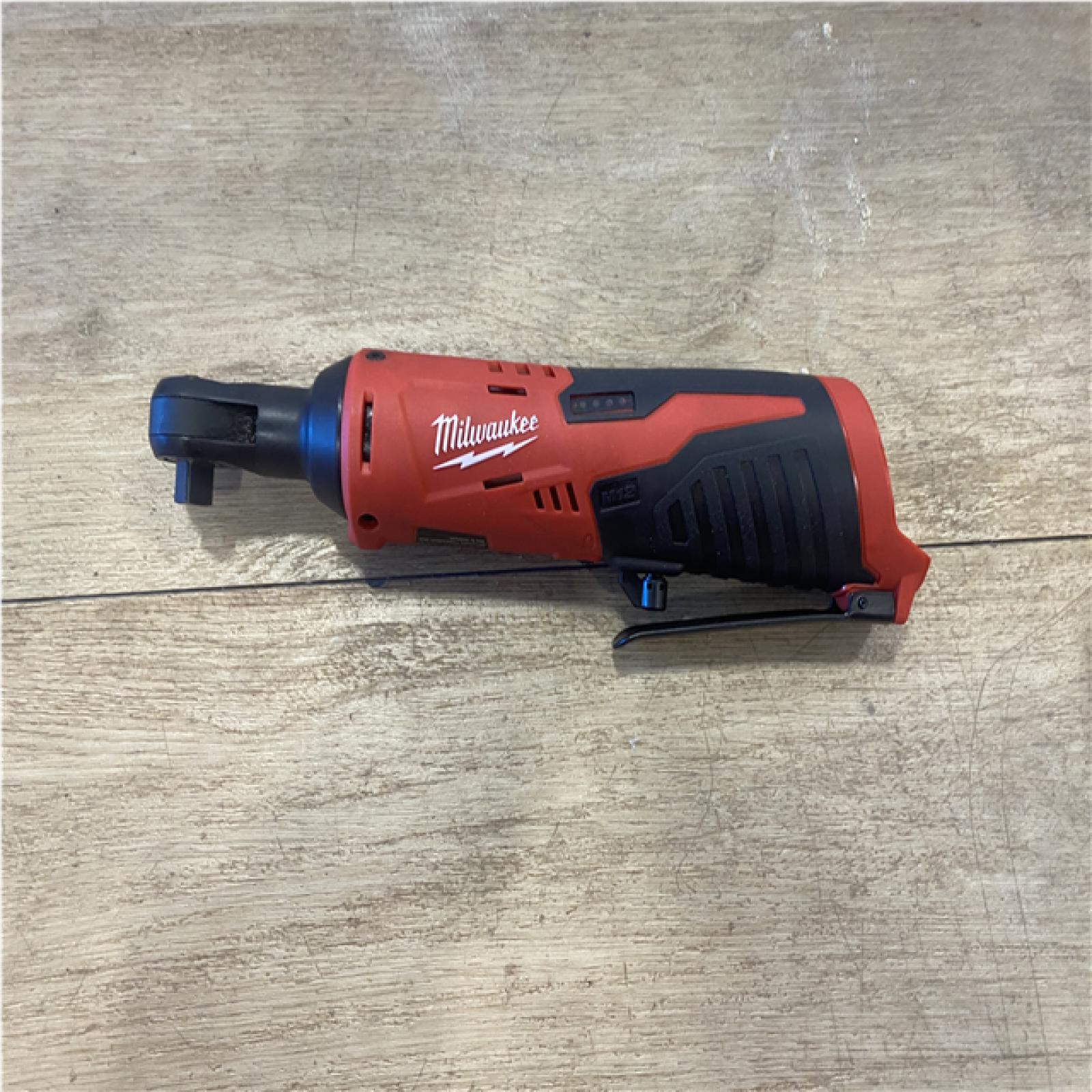 AS-IS Milwaukee FUEL 12V Lithium-Ion Brushless Cordless 1/4 in - 3/8 in Extended Ratchet (Tool-Only)