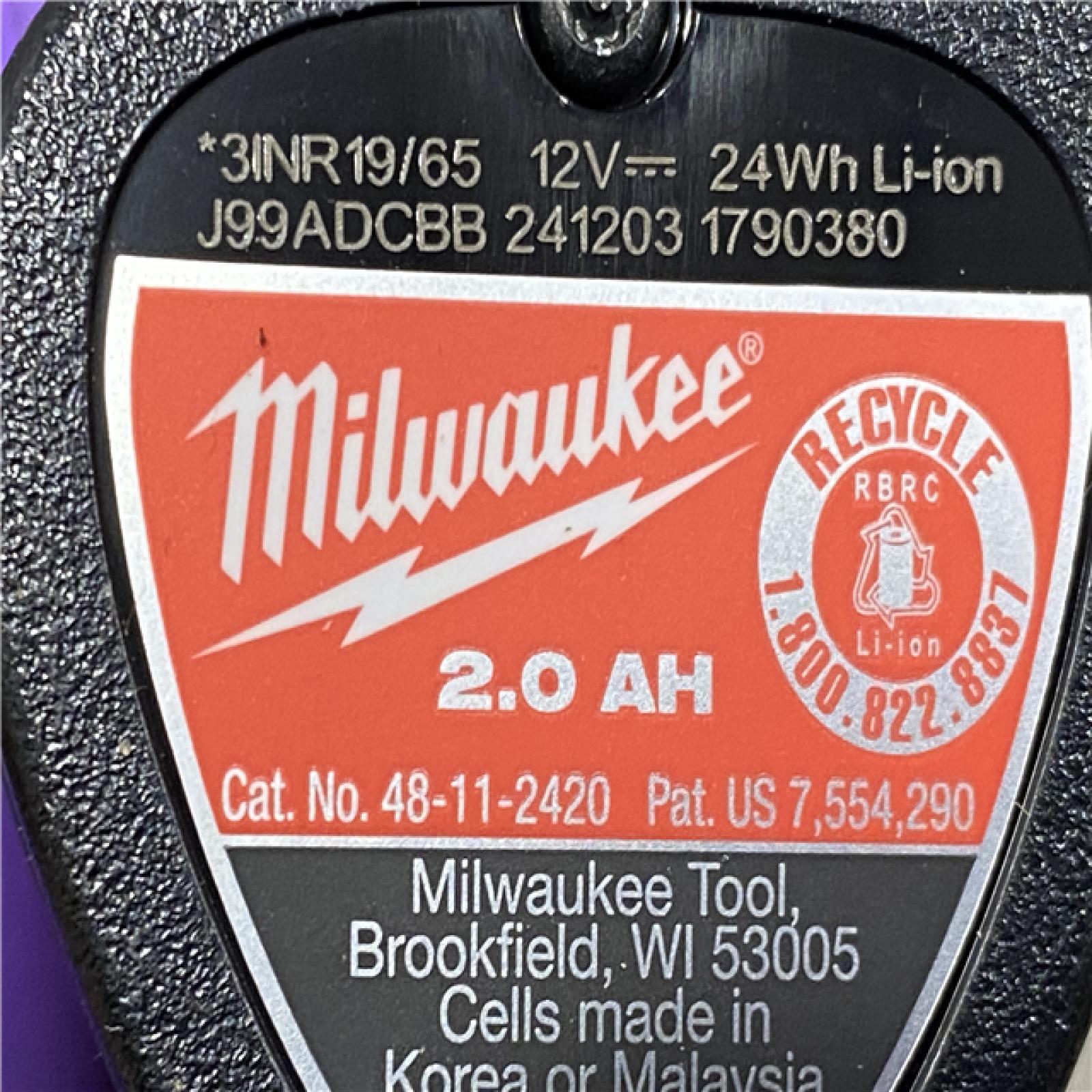 AS-IS Milwaukee Women's X-Large 12V Lithium-Ion Cordless AXIS Black Heated Vest Kit