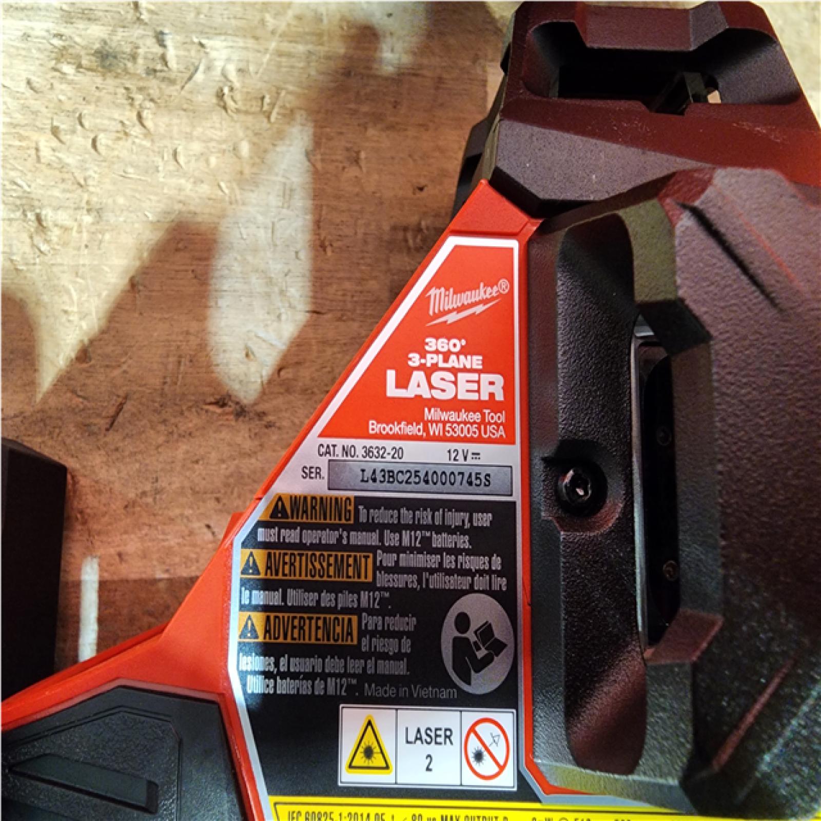 Houston Location AS-IS Milwaukee 12-Volt Lithium-Ion Cordless Green 125 ft. Cross Line and Plumb Points Laser Level Kit