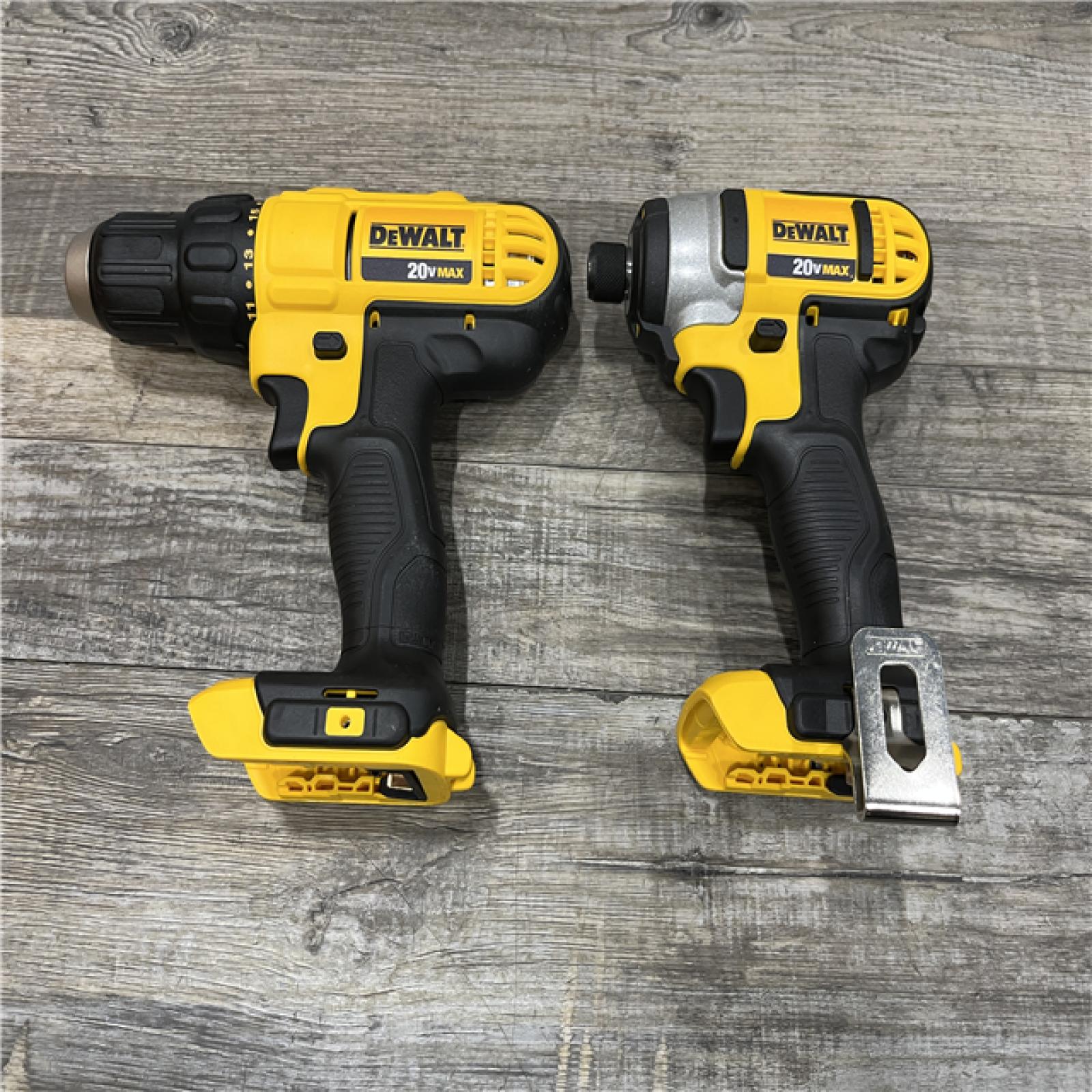LIKE NEW - DEWALT 20V MAX Cordless Drill/Impact 2 Tool Combo Kit