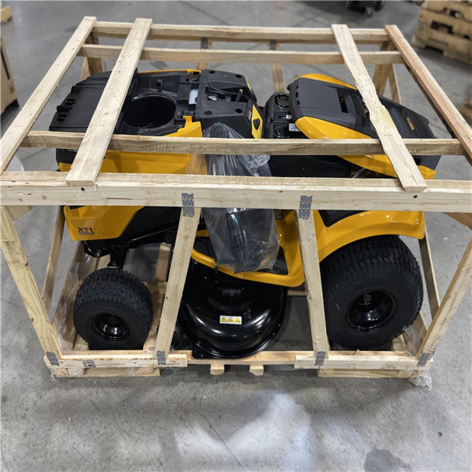 DALLAS LOCATION- CUB CADET XT1 Enduro LT 42 in. 547cc Engine Gas Riding Lawn Mower Tractor