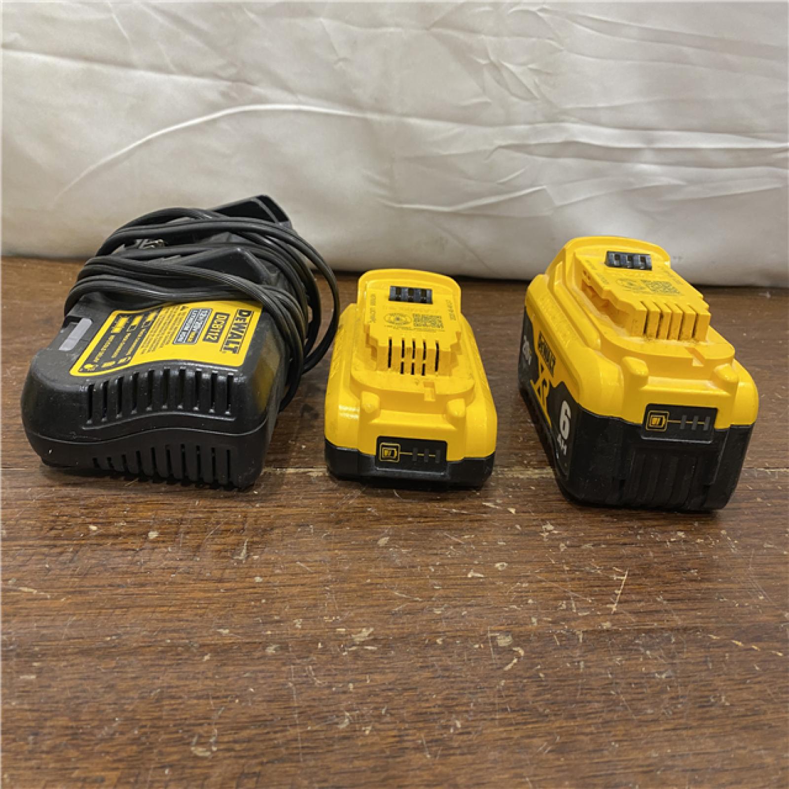 AS-IS DEWALT 20V MAX Lithium-Ion 6.0Ah and 4.0Ah Battery and Charger Starter Kit