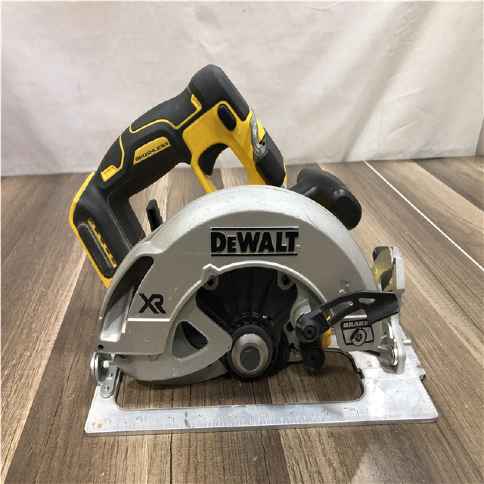 AS-IS DEWALT  20V MAX XR Cordless Brushless Circular Saw (Tool Only)