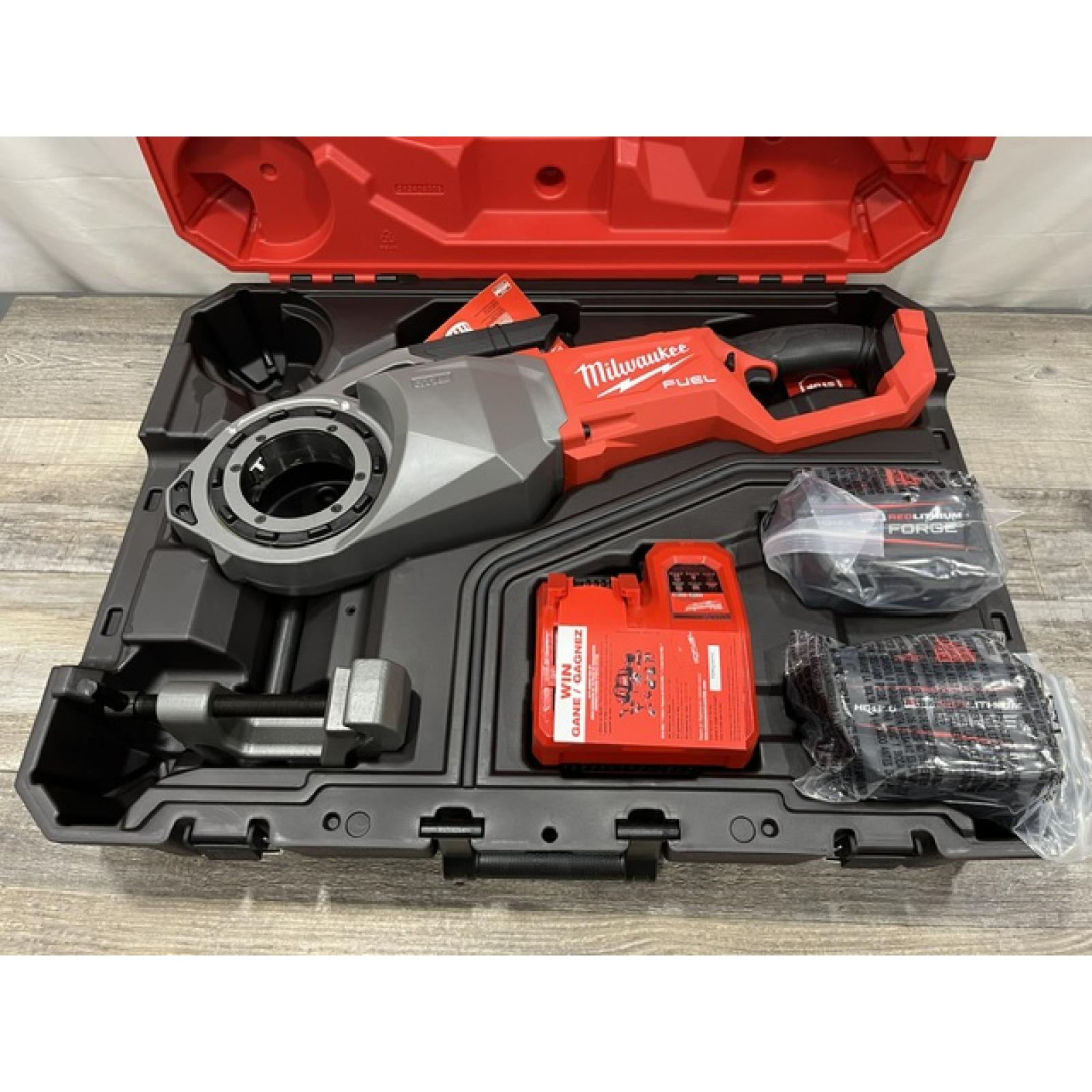 NEW - Milwaukee 18 Fuel One-Key Cordless Brushless Pipe Threader Kit