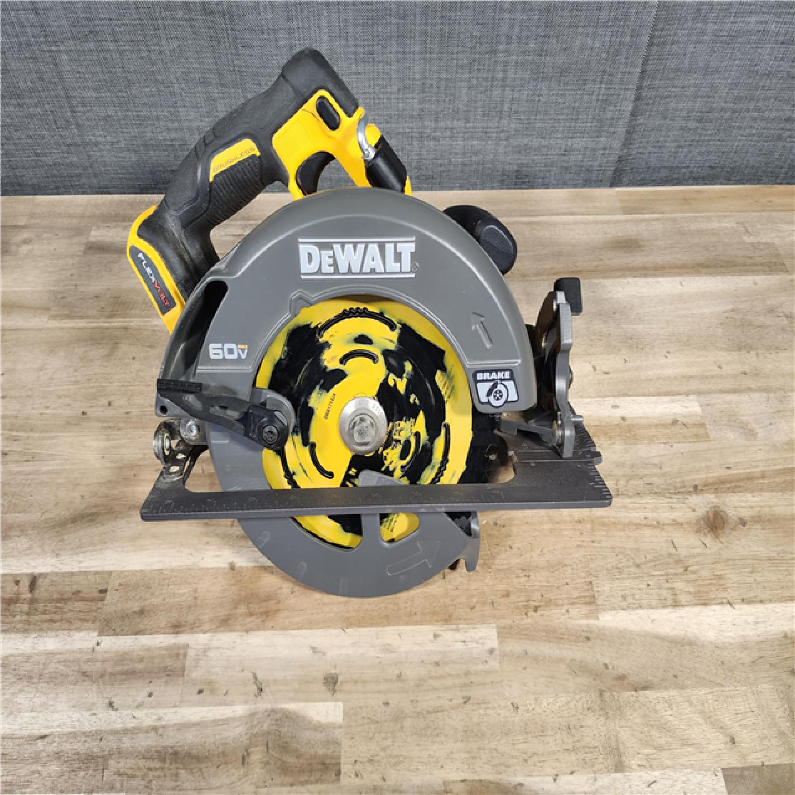 HOUSTON LOCATION - AS-IS DeWALT Flexvolt Max 7-1/4  60V Brushless Circular Saw (Tool Only)
