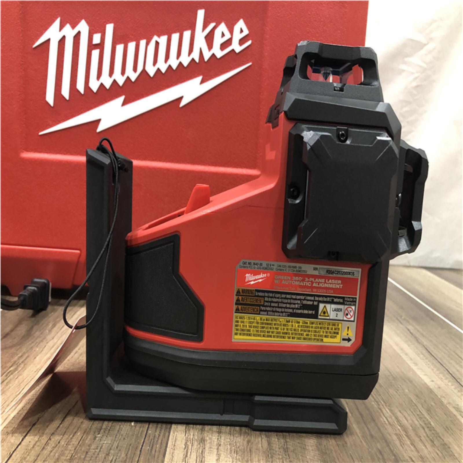 NEW - Milwaukee 12-Volt Lithium-ion Cordless 125 ft. Green 360° 3-Plane Laser Level with Automatic Alignment & Receiver