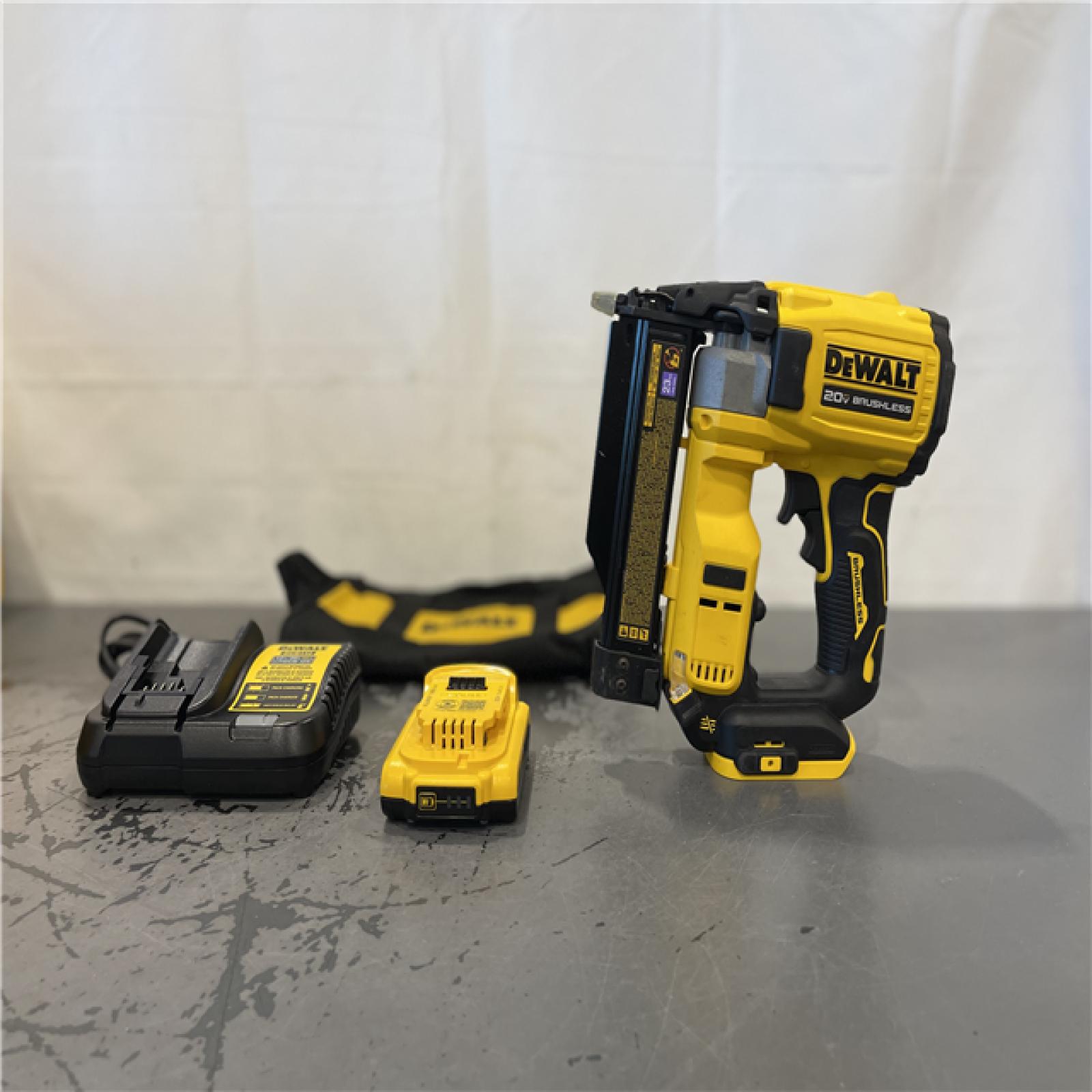 AS-IS- DEWALT ATOMIC 20V MAX Lithium Ion Cordless 23 Gauge Pin Nailer Kit