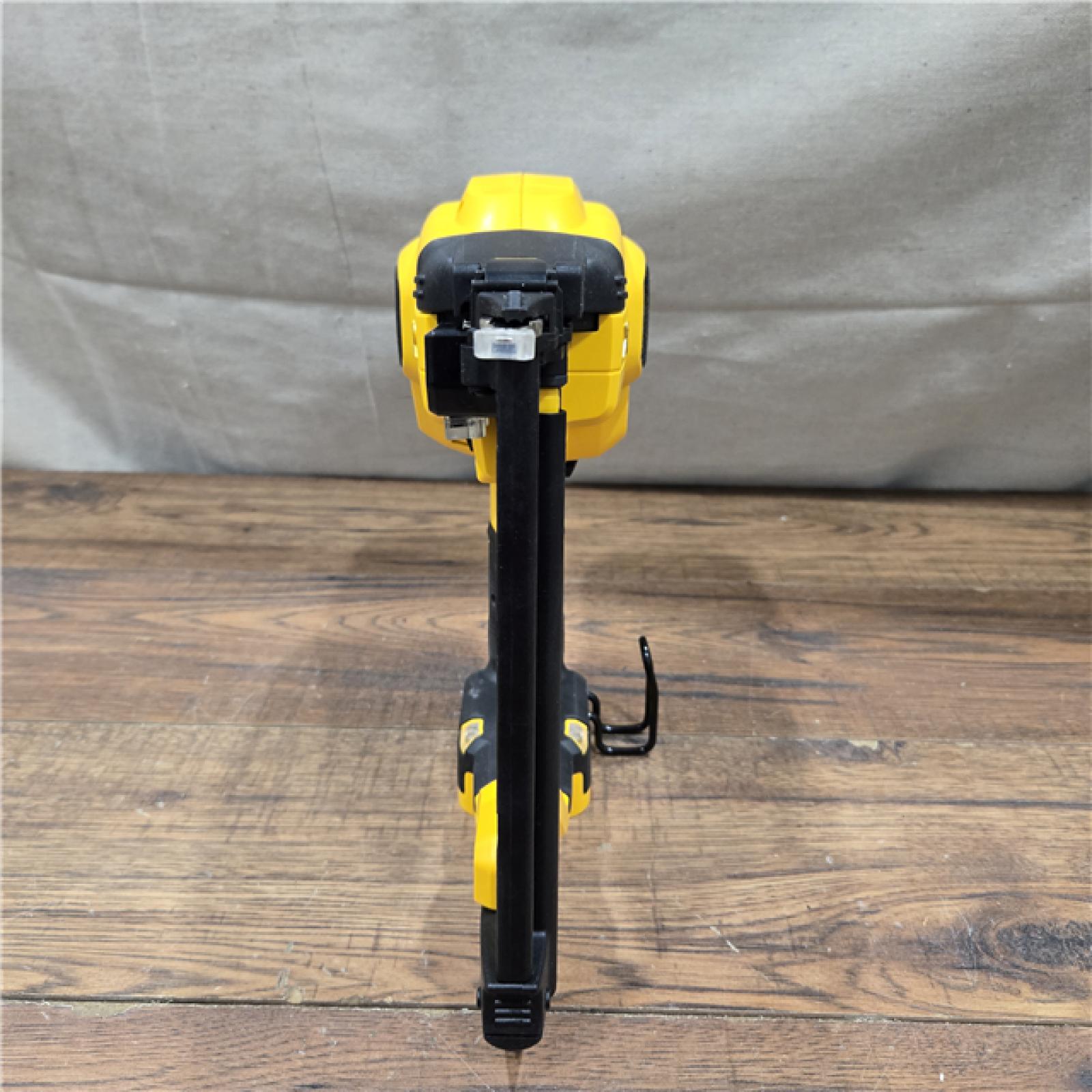 AS-IS DEWALT 20V MAX XR 18 Gauge Brad Nailer Kit