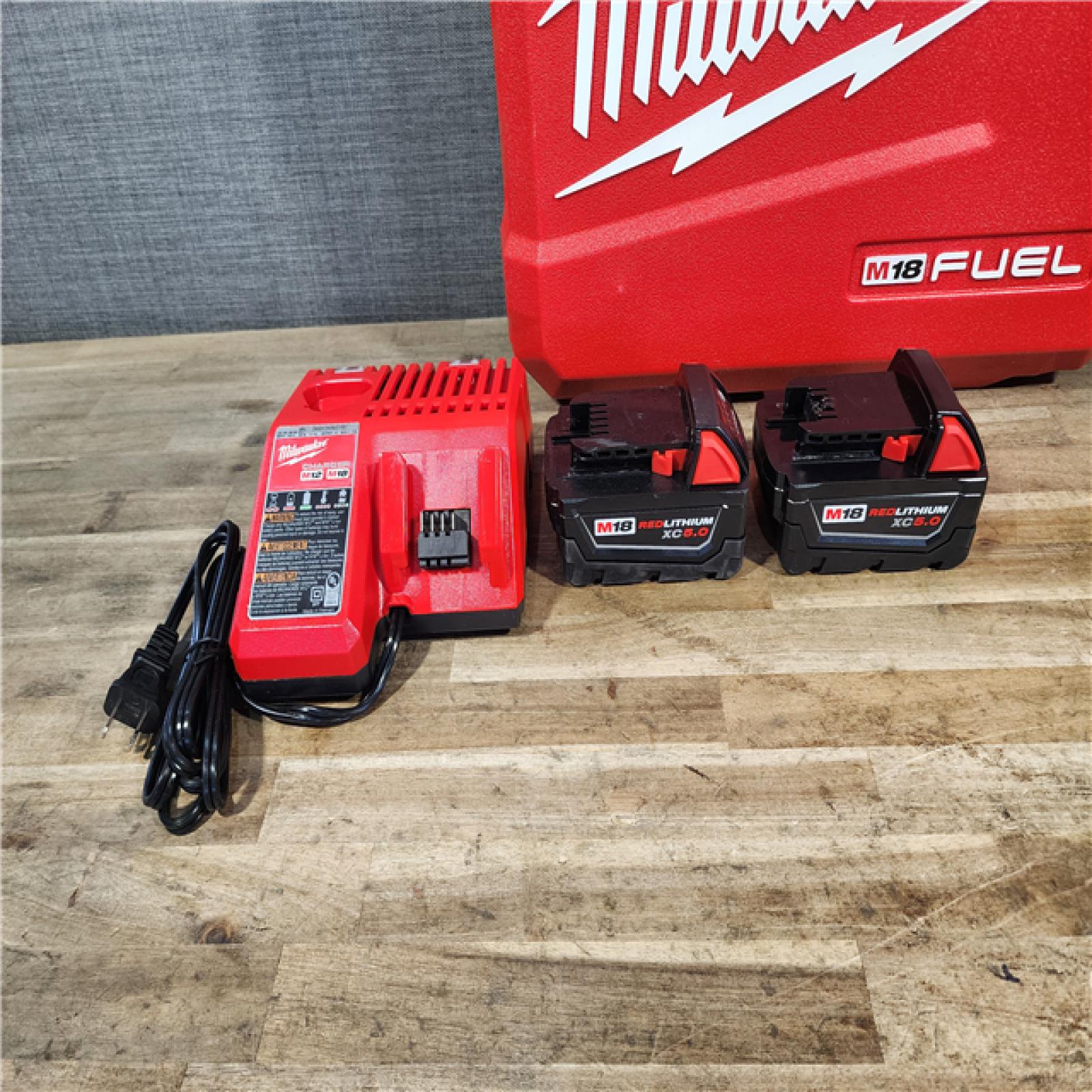 HOUSTON LOCATION - AS-IS (APPEARS LIKE NEW) Milwaukee FUEL 18V Lithium-Ion Brushless Cordless 1/2 in. Hammer Drill Driver Kit