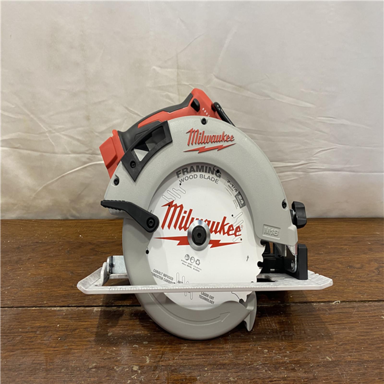 AS-IS Milwaukee M18 7-1/4  18V Brushless Circular Saw 2631-20 (Bare Tool)
