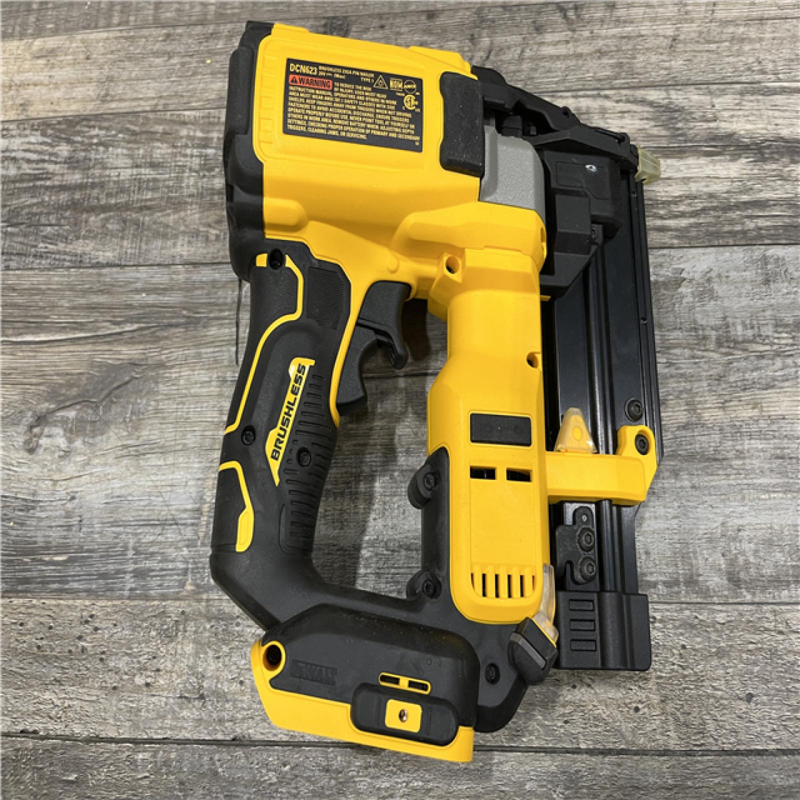 AS-IS DEWALT ATOMIC 20V MAX Lithium Ion Cordless 23 Gauge Pin Nailer Kit