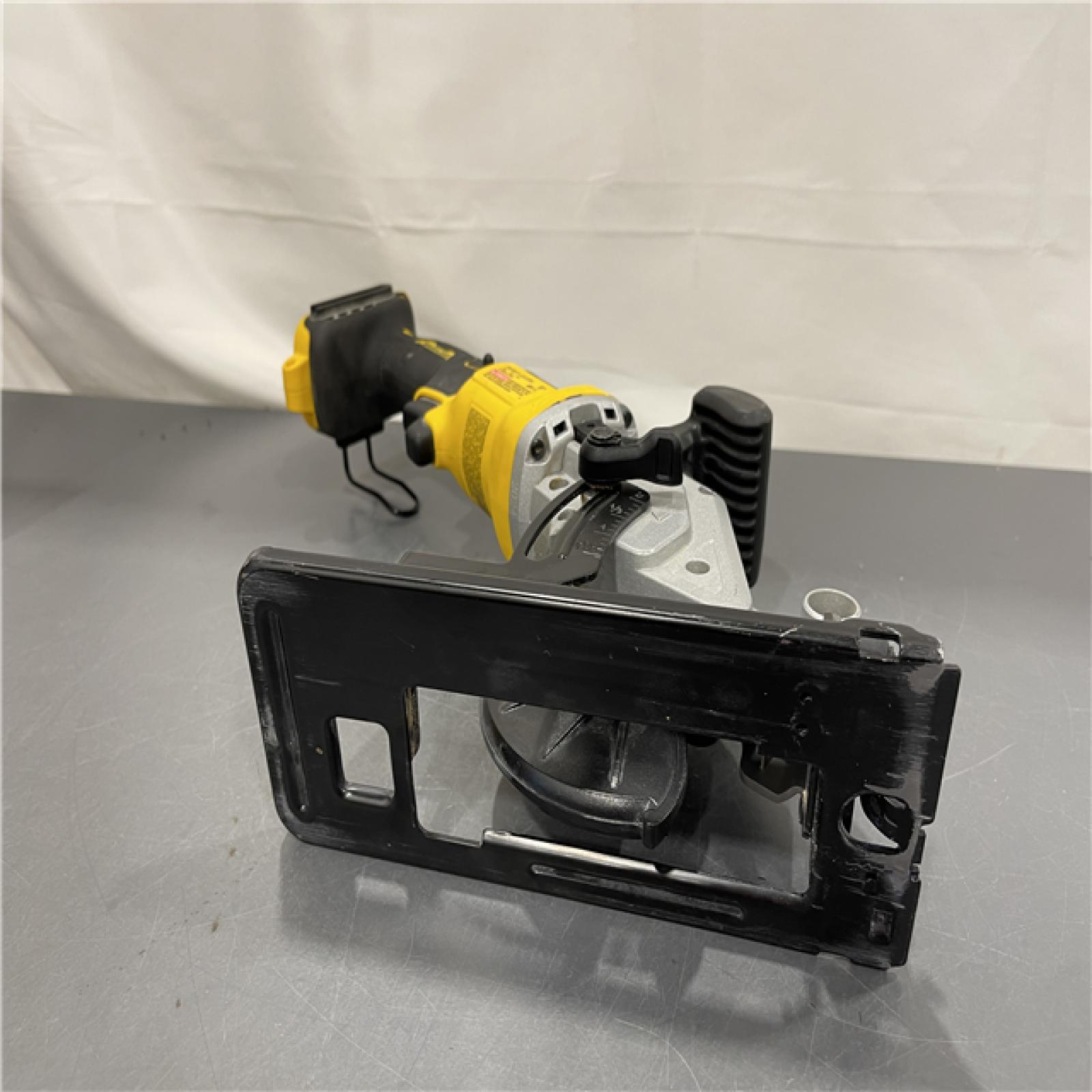AS-IS - DEWALT ATOMIC 20V MAX Cordless Brushless 4-1/2 in. Circular Saw (Tool Only)