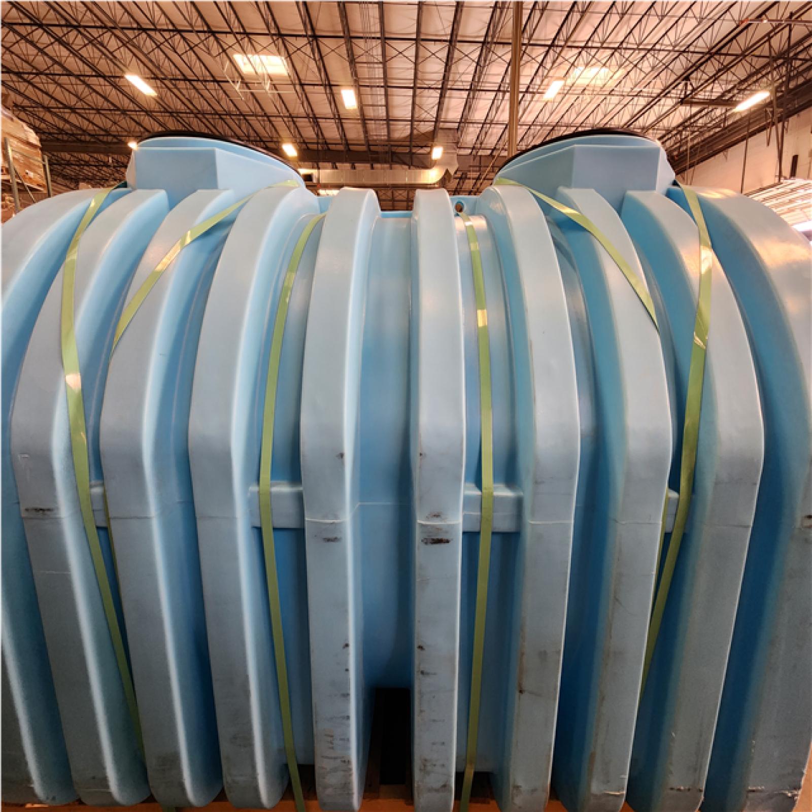 Phoenix LIKE NEW VPC 1000 Gal. Blue Multi-Use, Single Compartment Tank