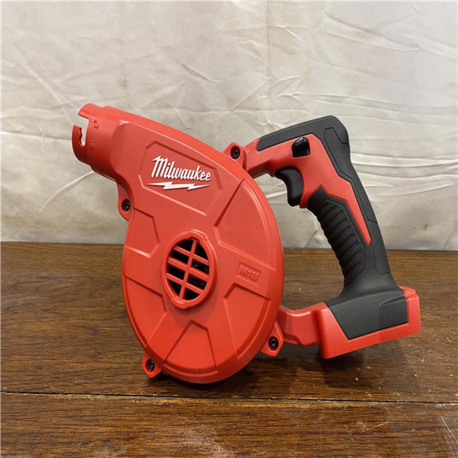 AS-IS Milwaukee M18 18-Volt Lithium-Ion Cordless Compact Blower (Tool-Only)