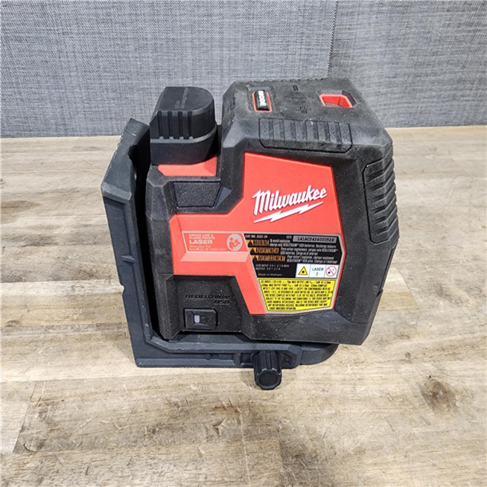 HOUSTON LOCATION - AS-IS Milwaukee-3522-21 Green Beam Laser Cross Line Plumb Point Rechargeable USB Kit