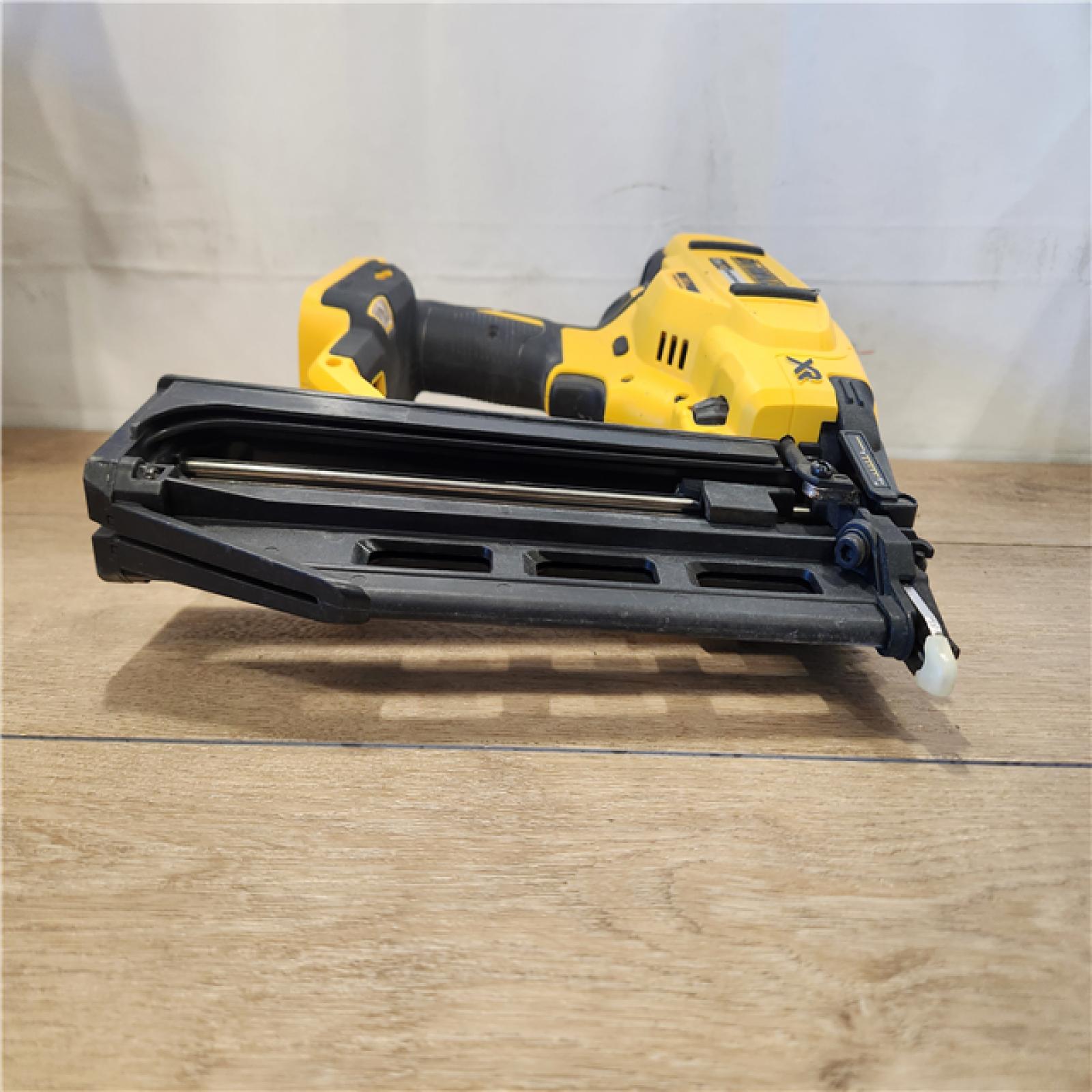 AS-IS- 20V MAX XR 16-Gauge Lithium-Ion Cordless Finish Nailer (Tool Only)