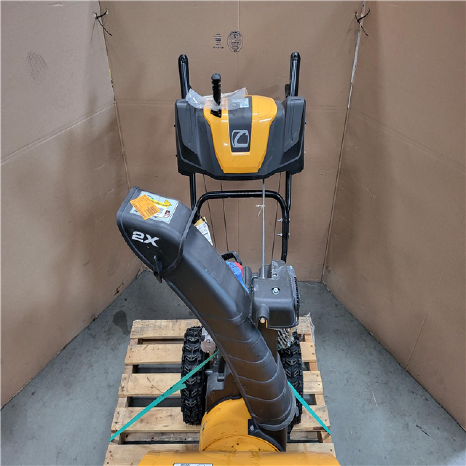 CALIFORNIA AS-IS CUB CADET 208CC 24 GASOLINE POWERED SNOW BLOWER