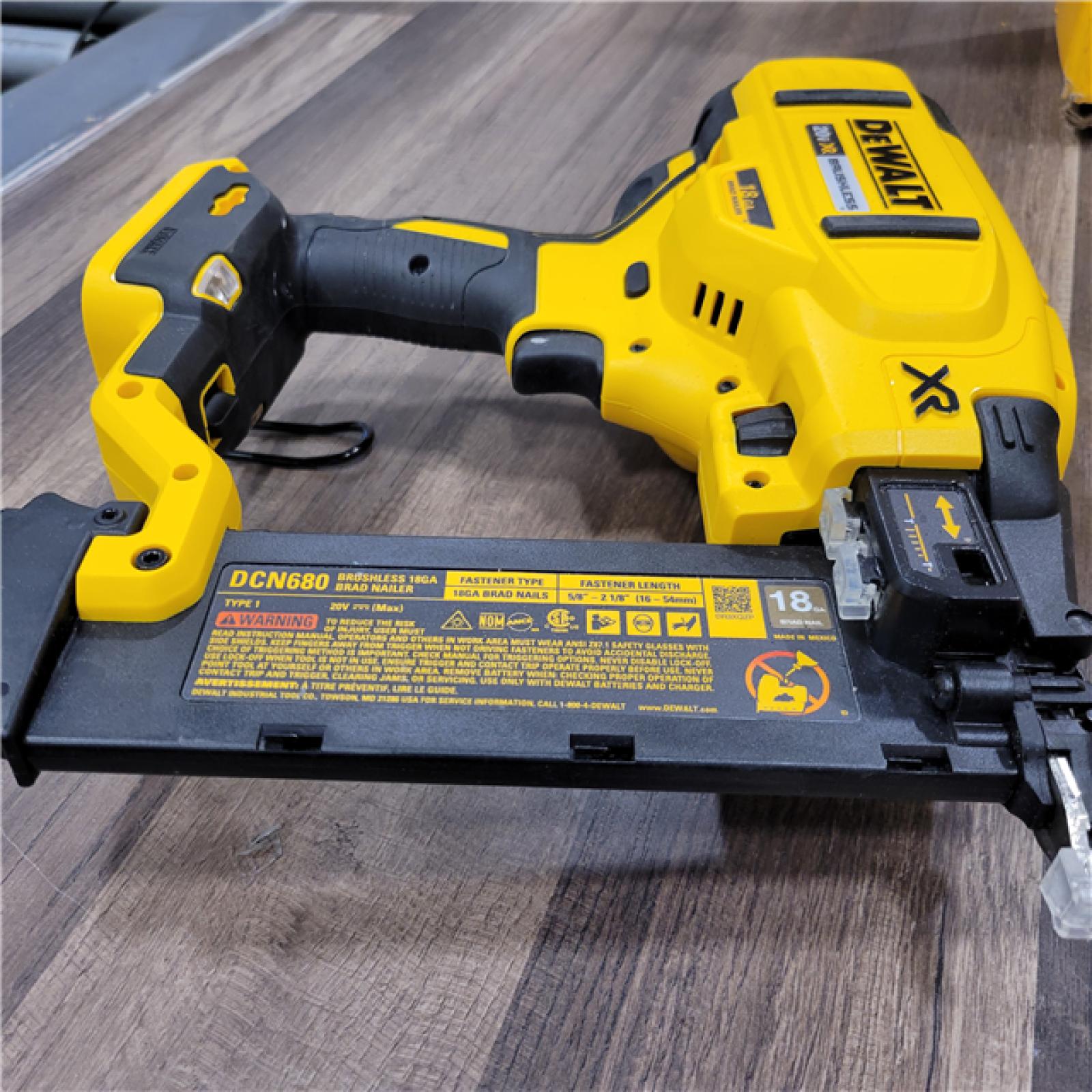 AS-IS DEWALT 20V MAX XR 18 Gauge Brad Nailer Kit