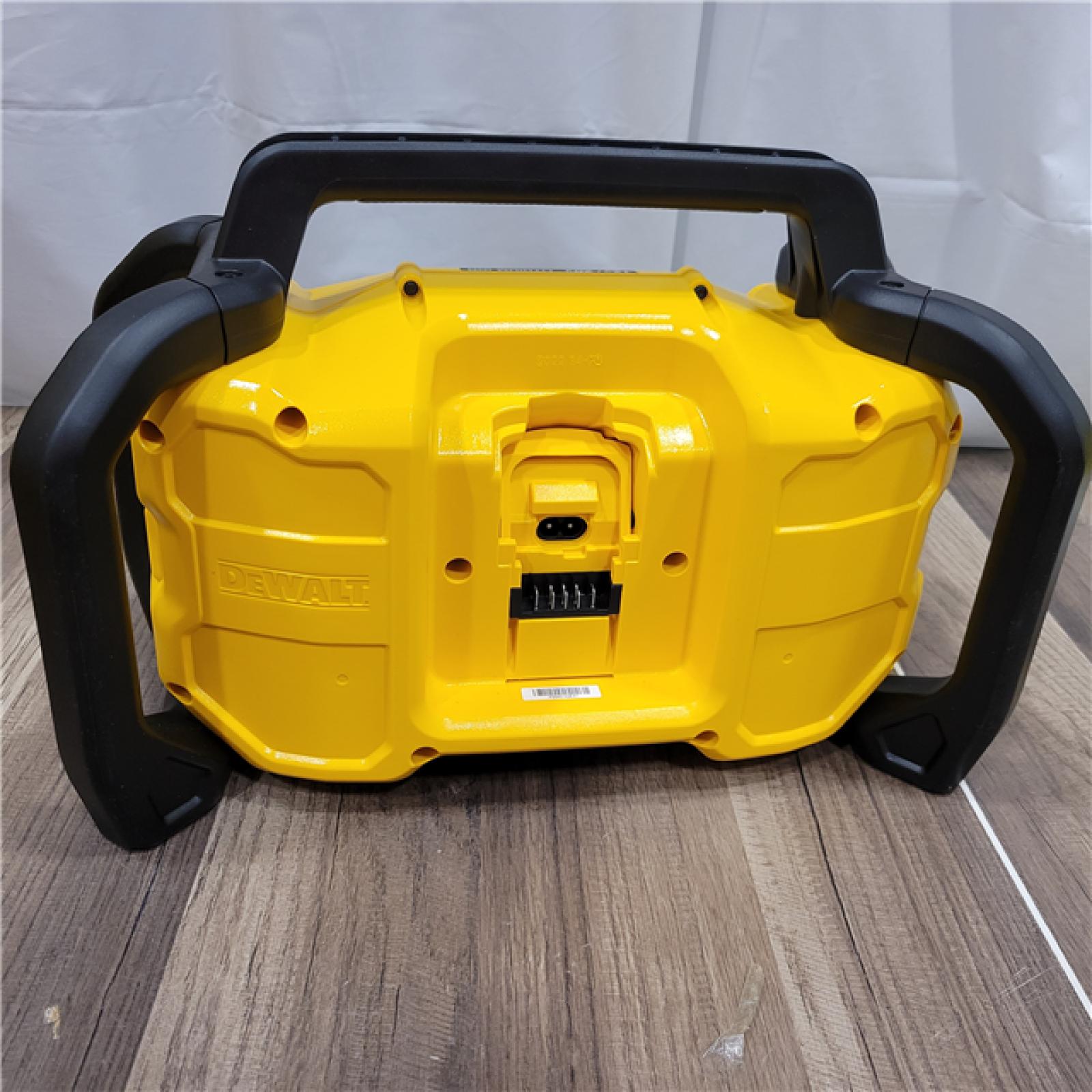 AS-IS  DEWALT 20V MAX Compact Cordless Bluetooth Radio (Tool Only)