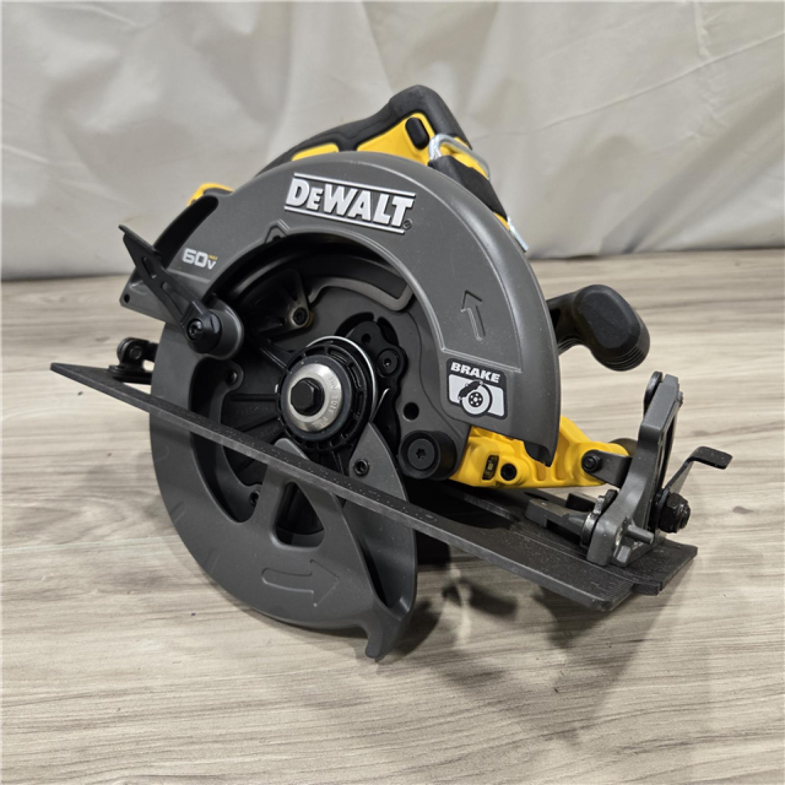 AS-IS DeWALT Flexvolt Max 7-1/4 60V Circular Saw (Tool Only)