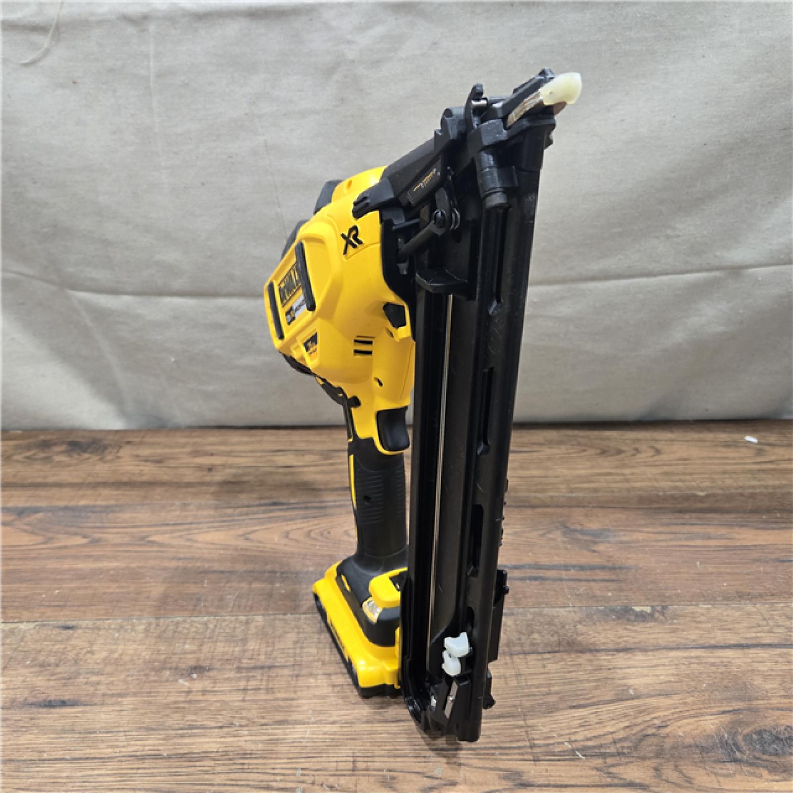 AS-IS DeWalt 20V MAX XR 15 Ga. Cordless 34 Deg Nailer Kit (Battery & Charger) 20 V