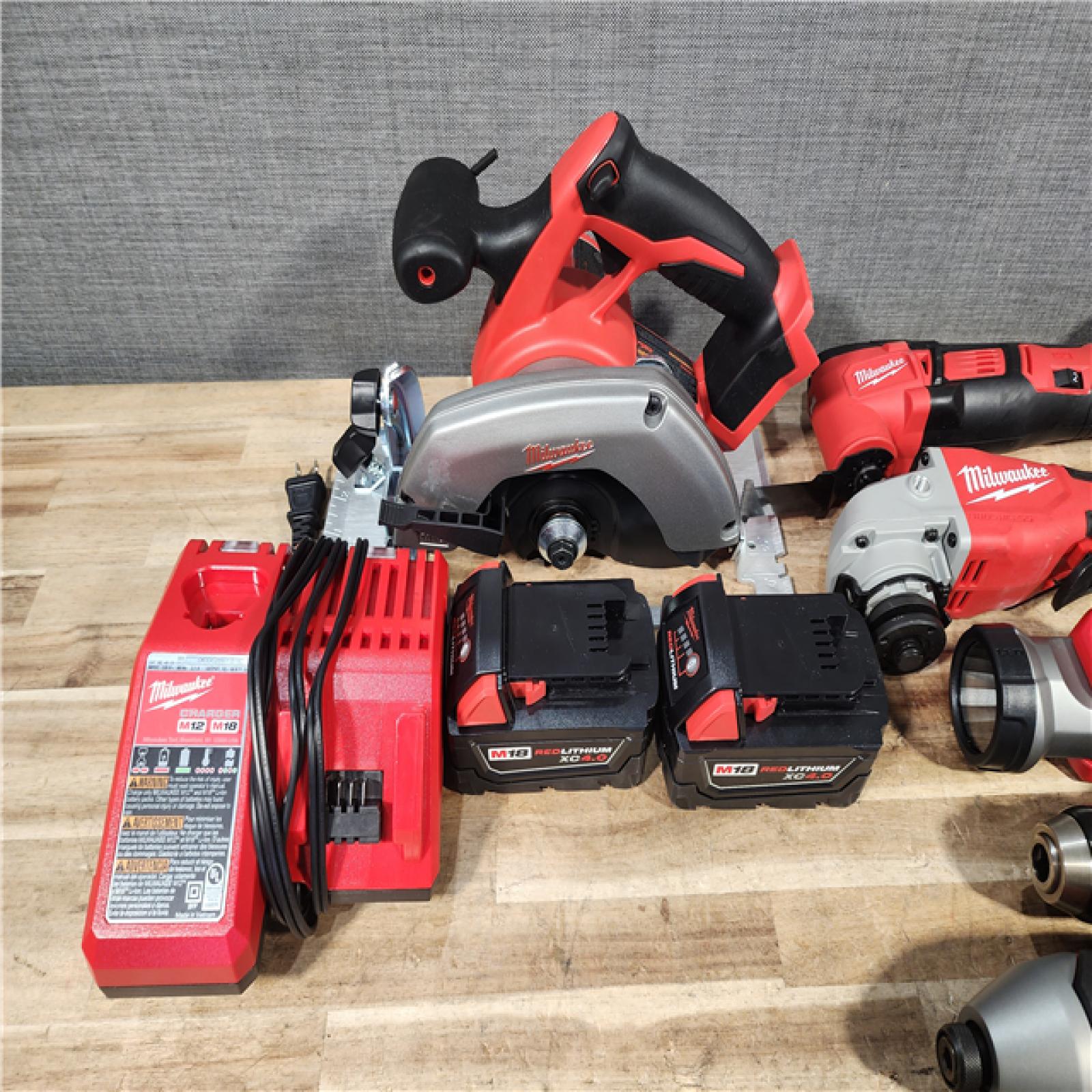 HOUSTON LOCATION - AS - IS Milwaukee 6 Tool Combo Kit W/ (2) Battery & Charger