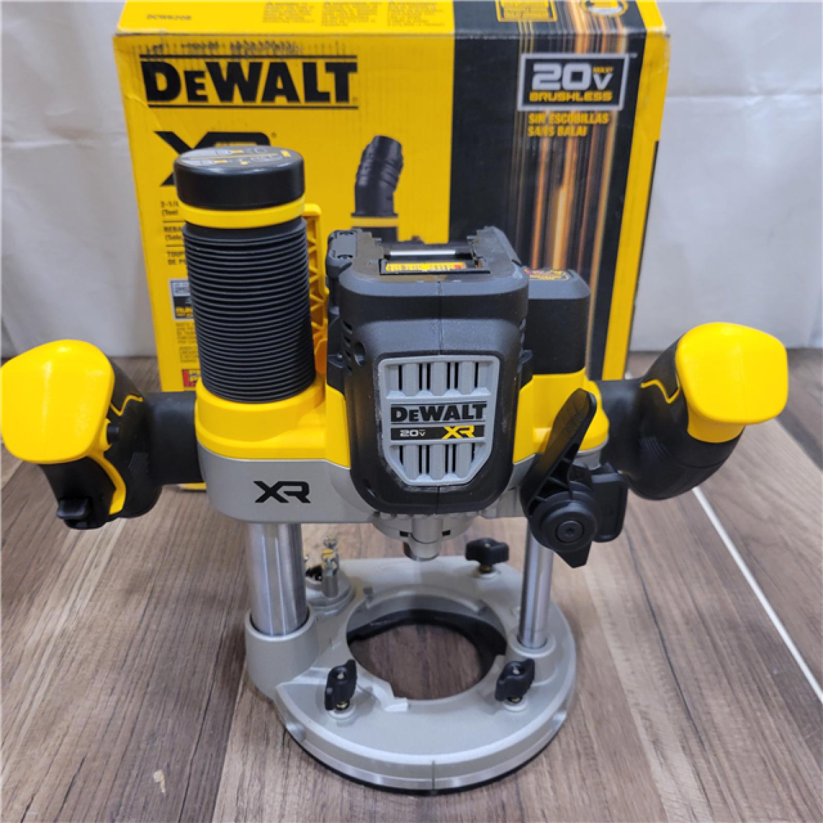 AS-IS  DEWALT 20V MAX XR 2-1/4 Peak HP Brushless Cordless Plunge Router (Tool Only)