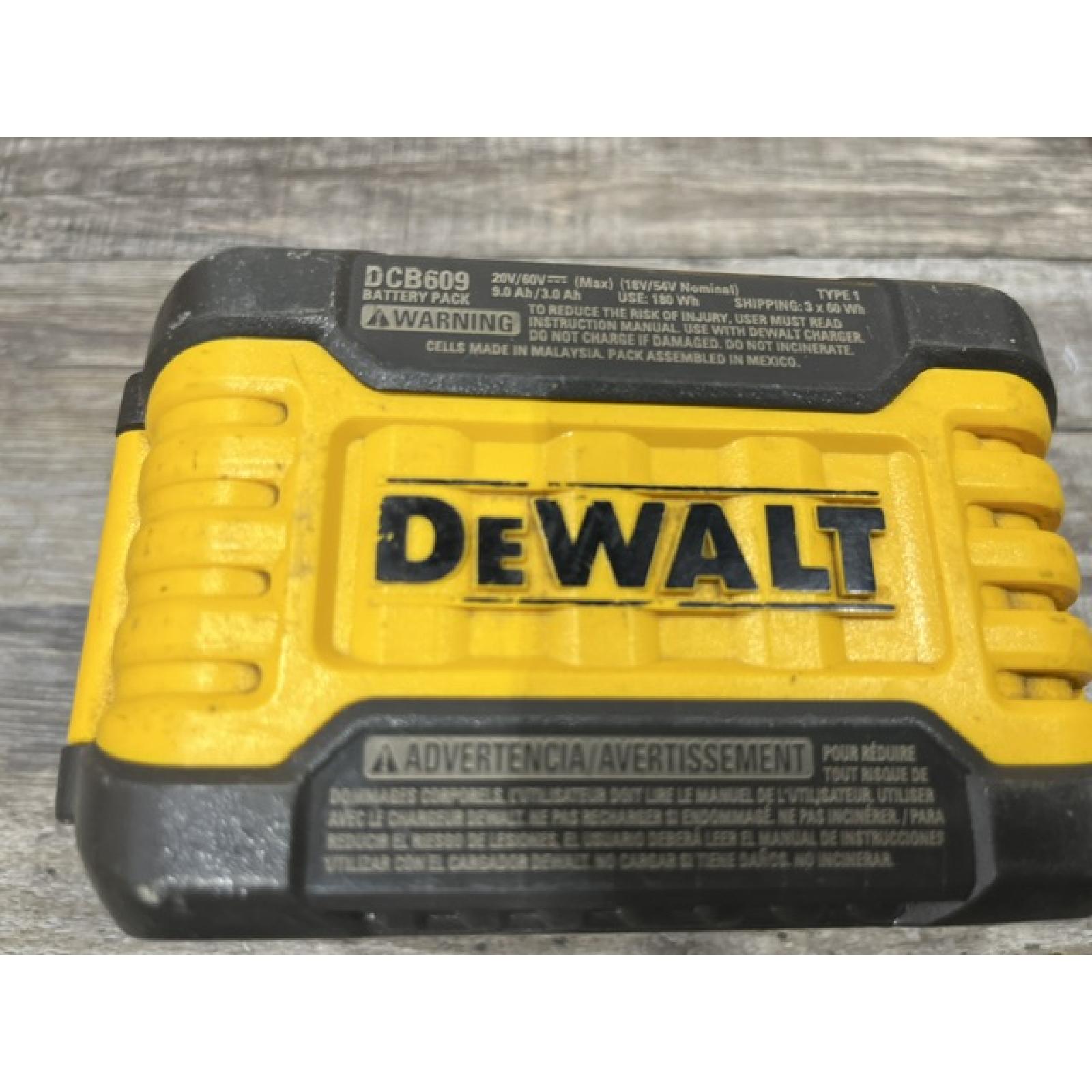 AS-IS DEWALT 20V/60V MAX FLEXVOLT Lithium-Ion 9.0Ah Battery and Charger Starter Kit