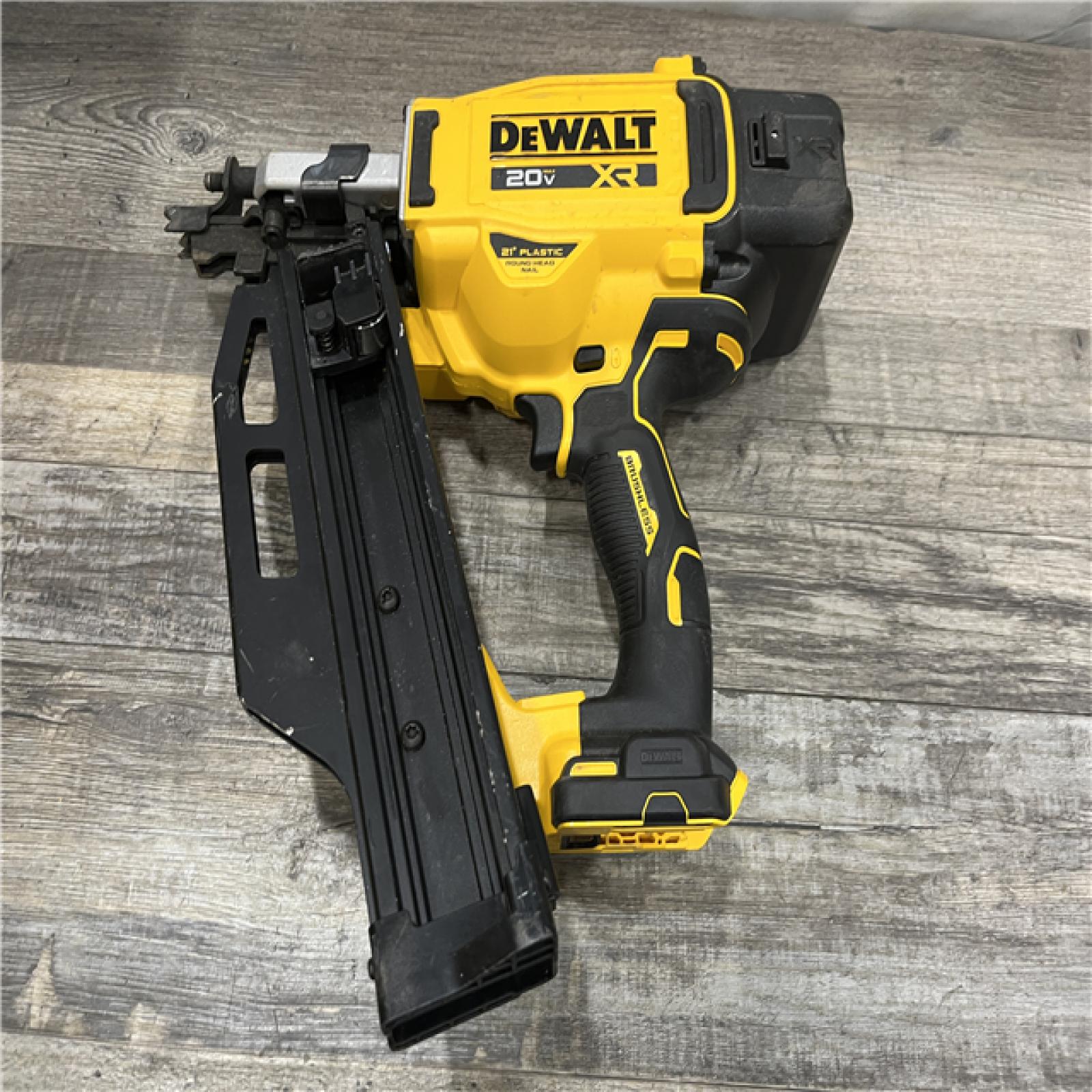 AS-IS DEWALT 20-Volt 21° Cordless Framing Nailer Kit