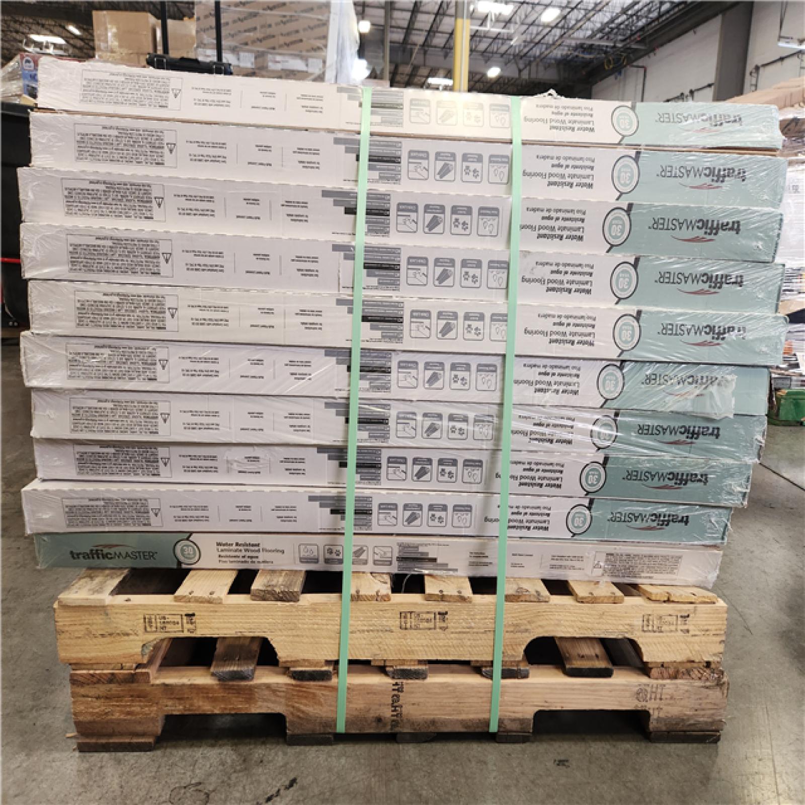 Phoenix Location TrafficMaster Mena Creek Oak 7 mm T x 7.56 in. W Water Resistant Laminate Wood Flooring (1037 sqft/39 case)