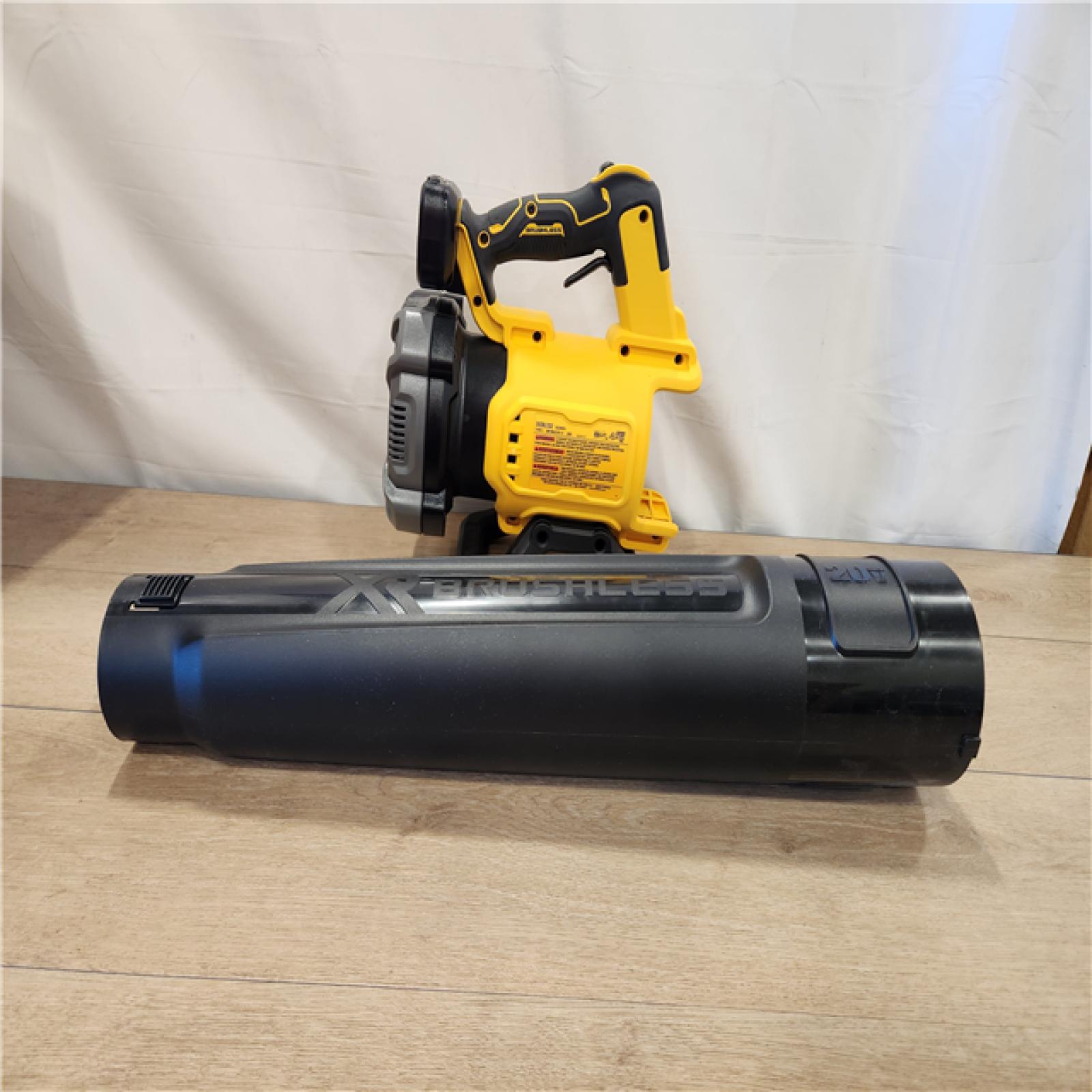AS-IS- DEWALT 20V MAX* XR Brushless Cordless Handheld Blower Kit